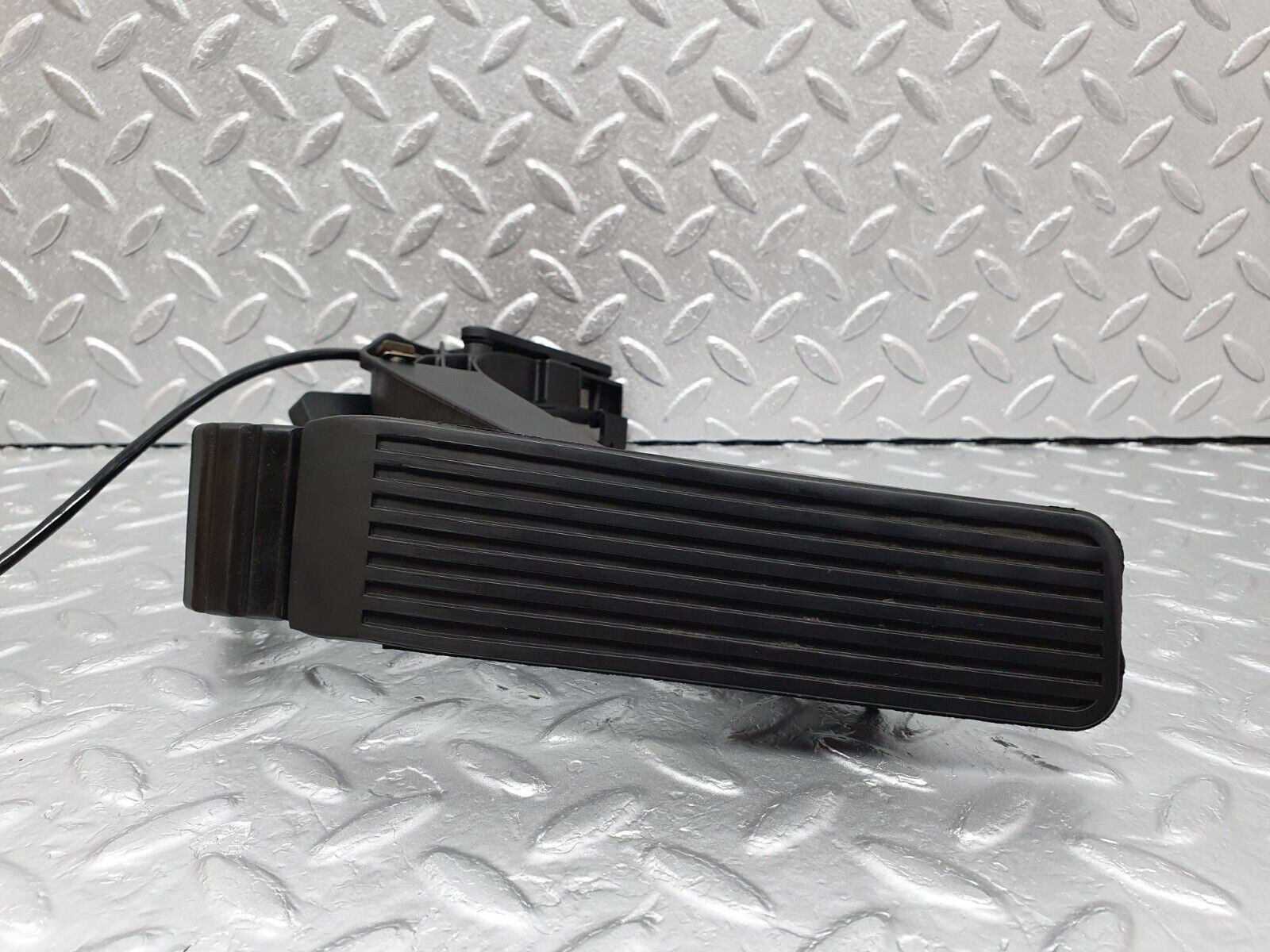 42202 Mercedes-Benz R129 320SL Coupe Accelerator Pedal With Rubber 1293010001 1293010382 1243011320