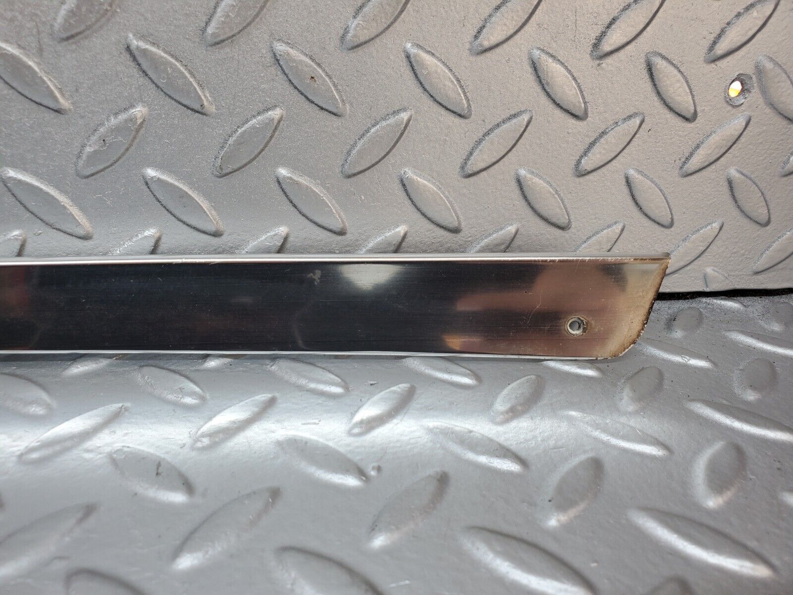 45996 Mercedes-Benz W126 420SE Roof Chrome Trim Left Side