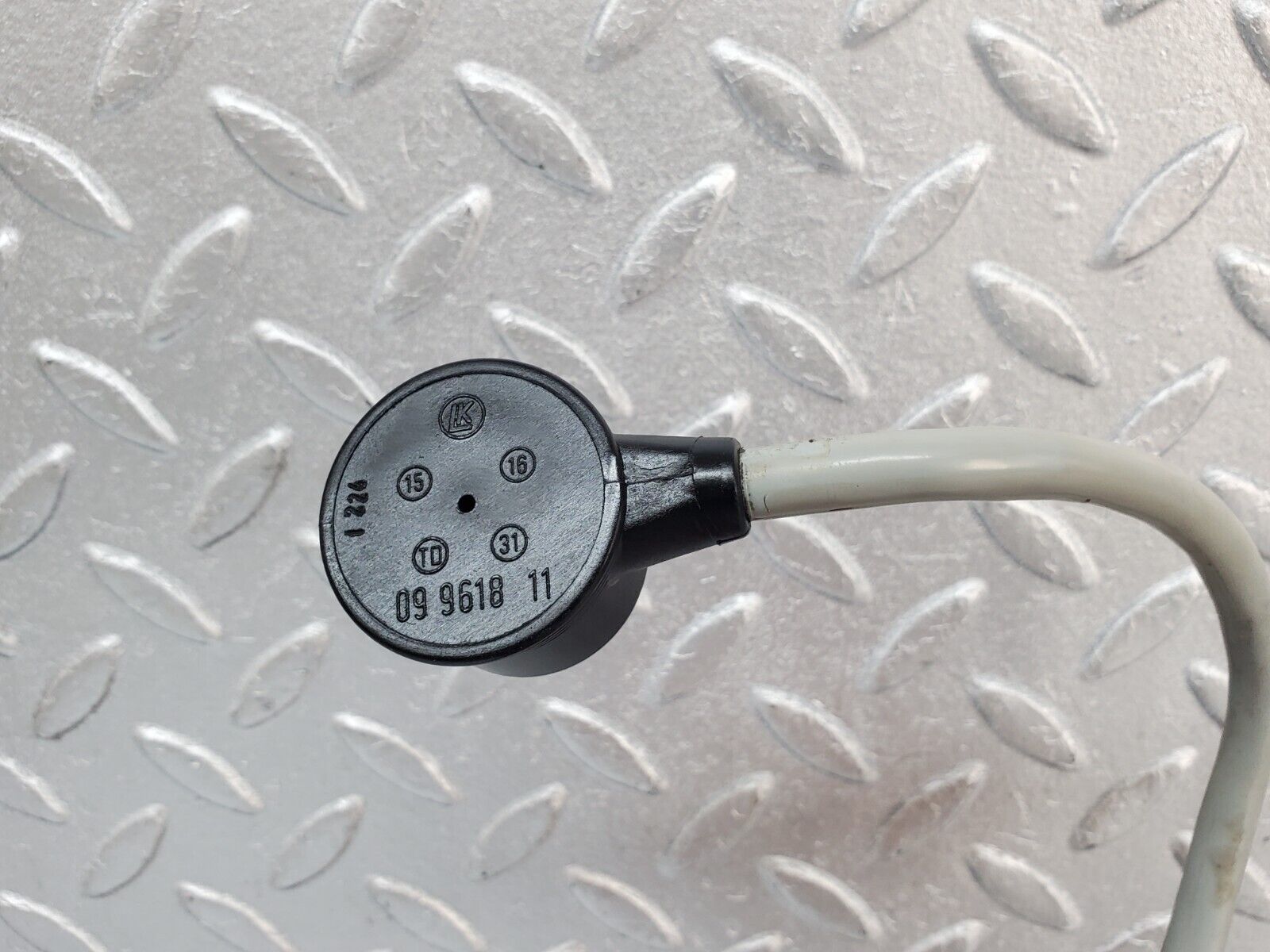 44419 Mercedes-Benz W123 280E Ignition Control Unit Cable 09961811