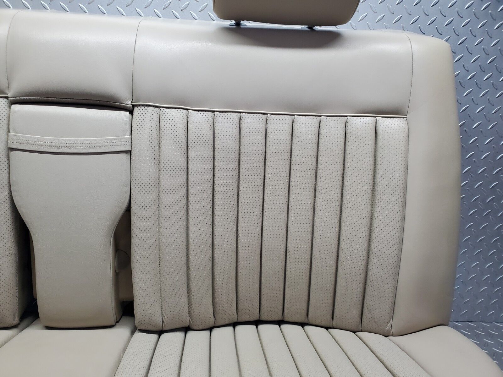 45866 Mercedes-Benz W126 420SE Rear Seat Leather Beige 1269200750 1269201716