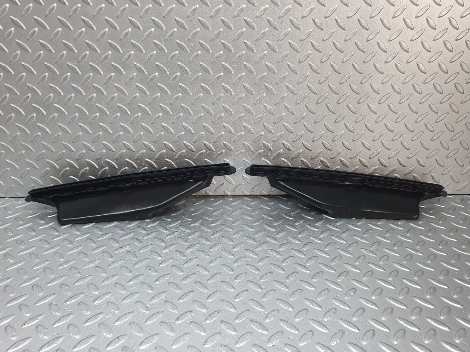 42685 Mercedes-Benz W201 190 2.0L Dashboard Air Vent Pair 2018310560 2018310660