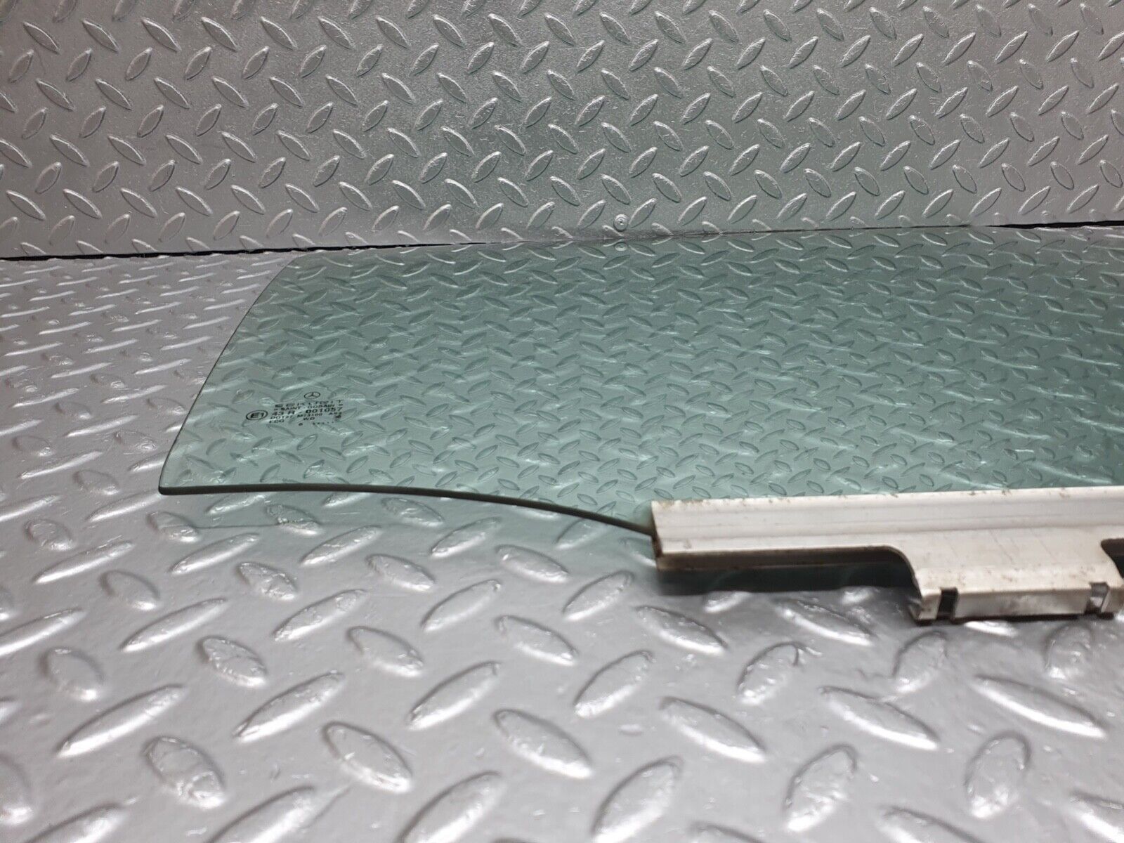 41991 Mercedes-Benz W202 C200 Rear Left Door Window Glass