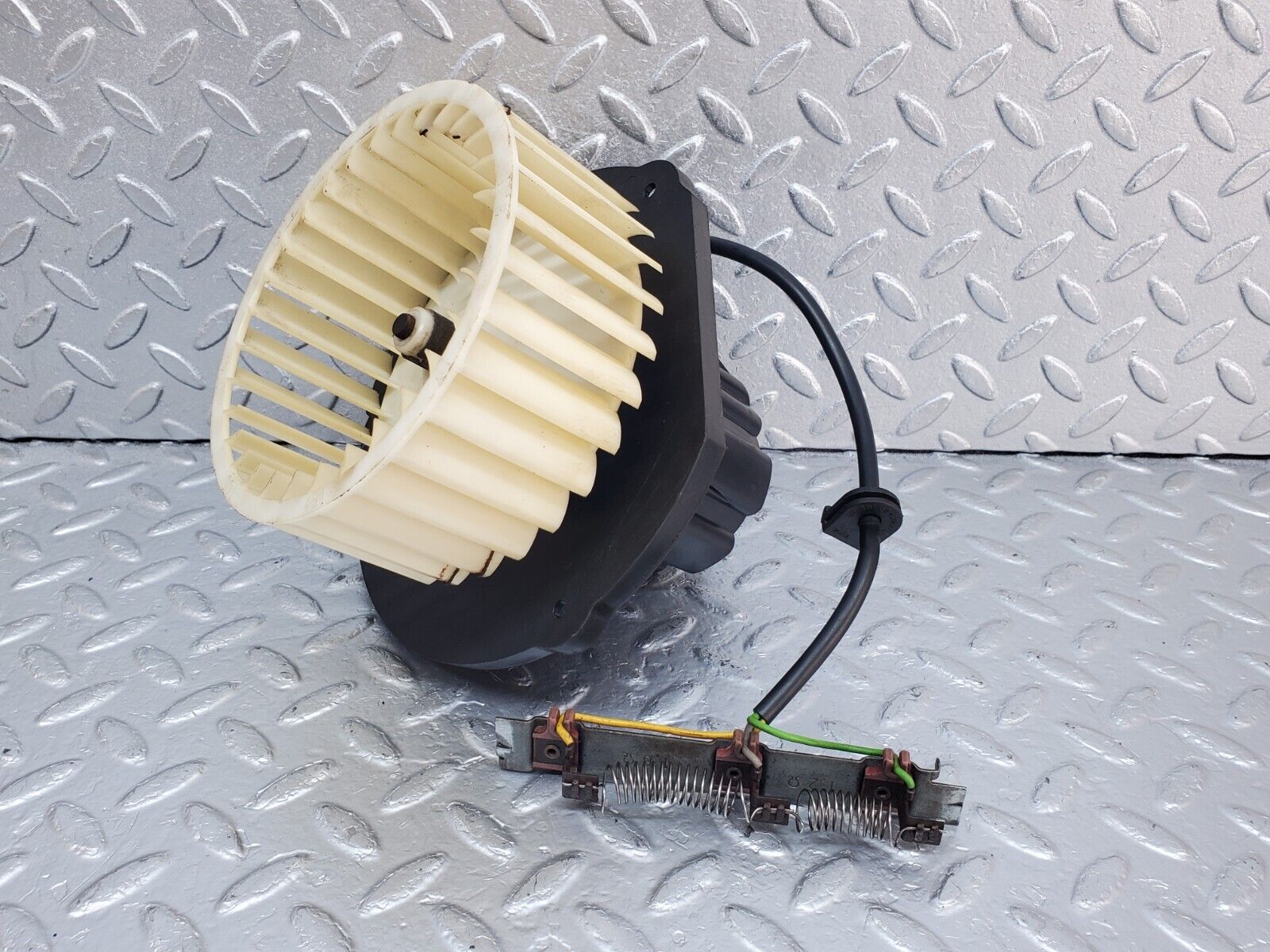 44423 Mercedes-Benz W123 280E Heater Blower Motor