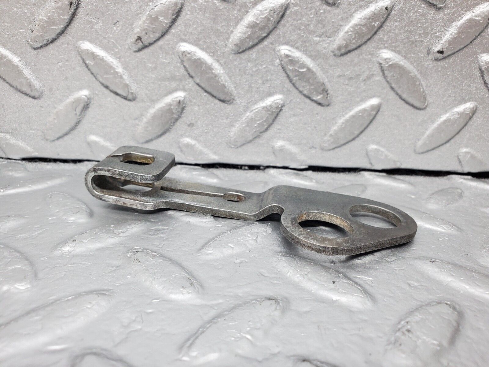 45486 Mercedes-Benz W124 260E Automatic Gearbox Linkage Bracket