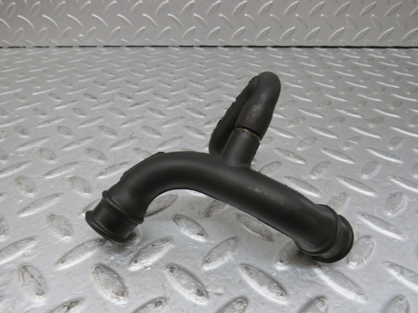 35420 Mercedes-Benz R107 280SL Air Intake Pipe 1100943882 1100944882