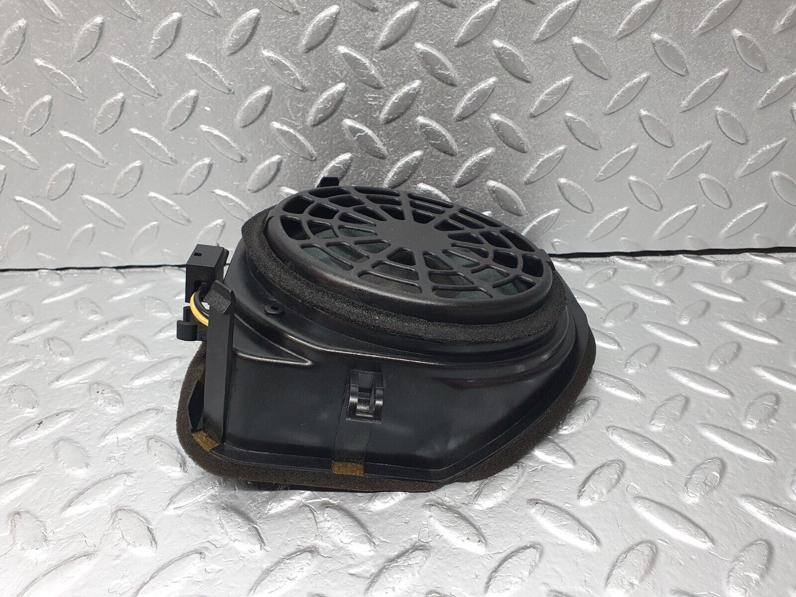 41788 Mercedes-Benz W202 C200 Front Door Loudspeaker Right 2028207002