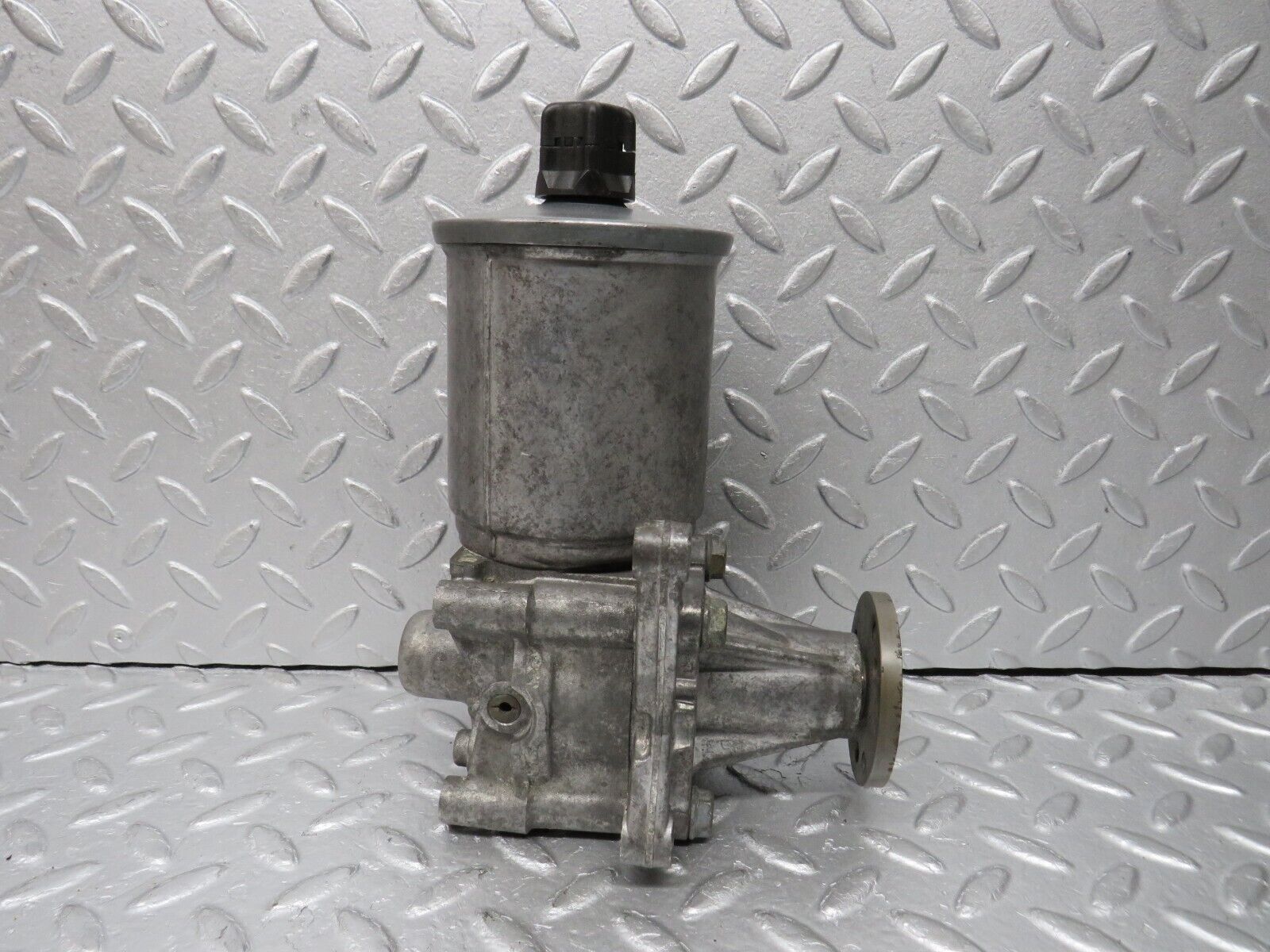 38050 Mercedes-Benz A124 320E Power Steering Pump LUK 2104660401 VT6702105744
