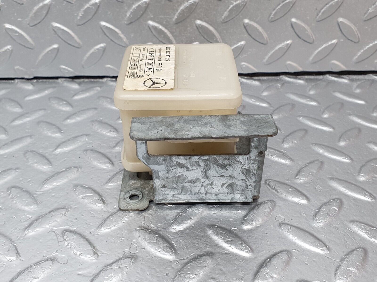 41750 Mercedes-Benz W202 C200 Alarm Control ECU 2028204726