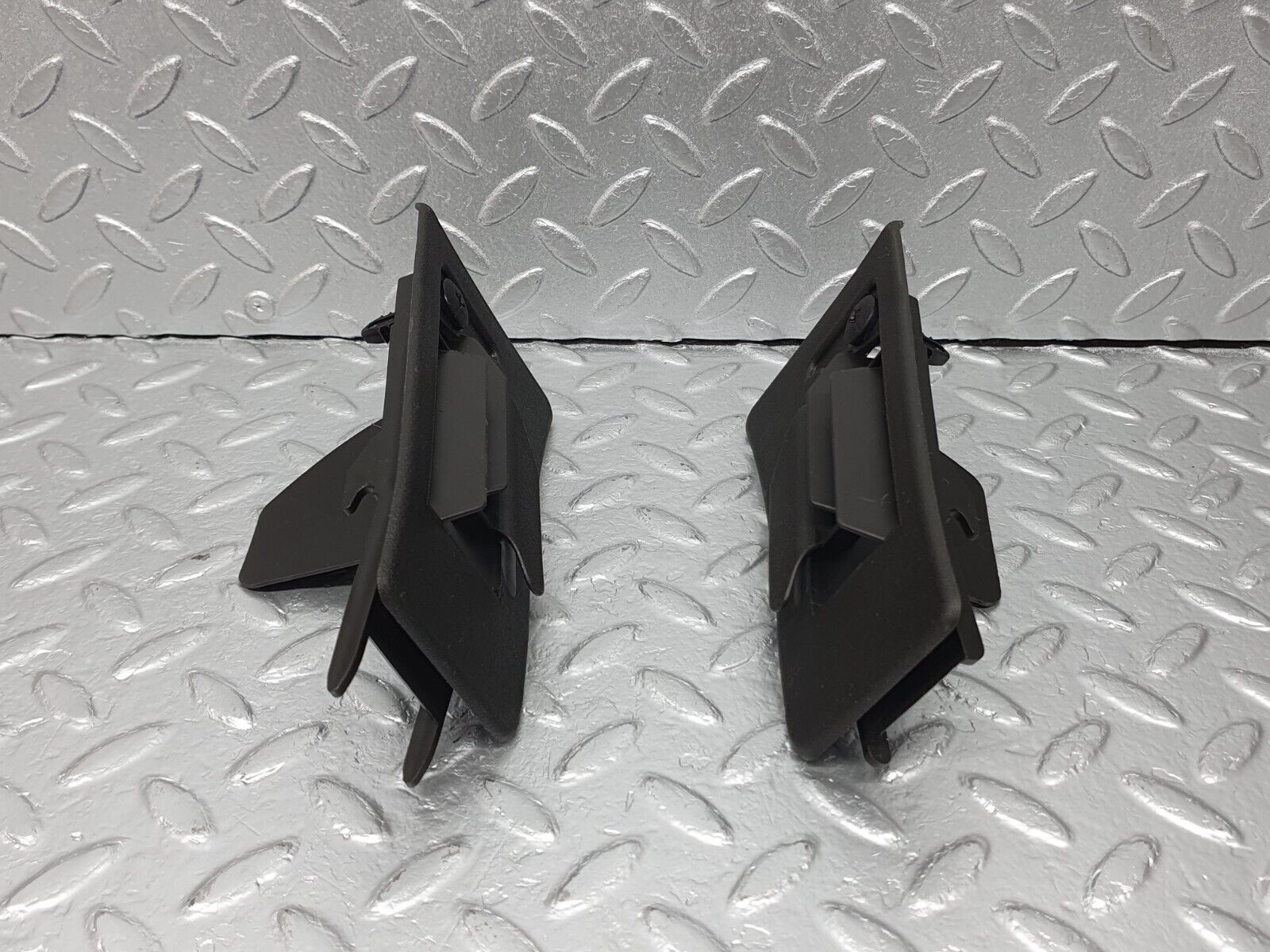 41877 Mercedes-Benz W202 C200 Under Dash Air Vent Pair 2108300366 2108300466