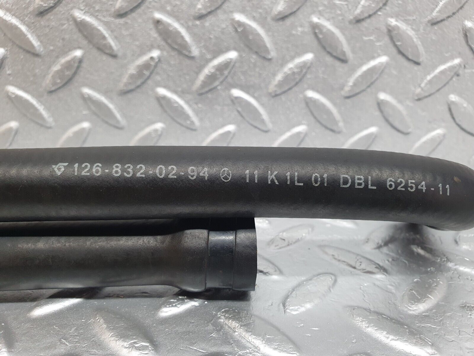 43683 Mercedes-Benz C126 380SEC Coupe Heater Hose Pipe 1268320294 1268320394