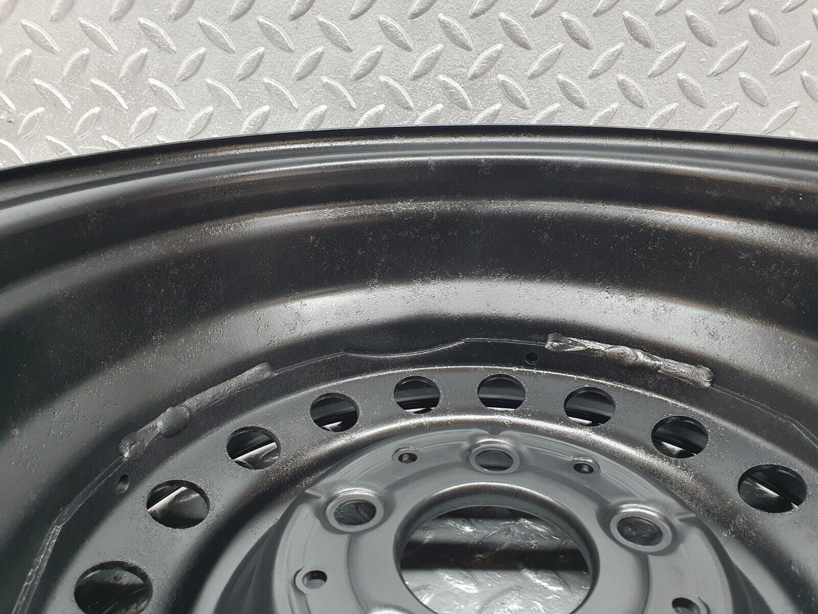 44242 Mercedes-Benz W123 280E Steel Wheel 6Jx14H2 ET30 1234001602