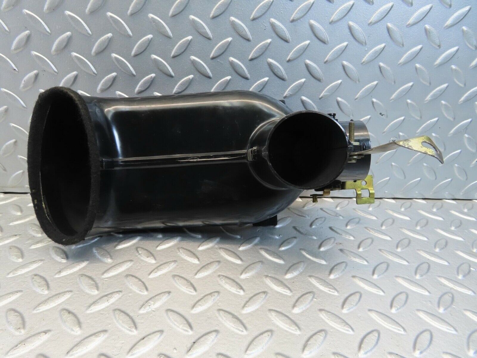 11633 Mercedes-Benz R107 450SL Heater Air Duct