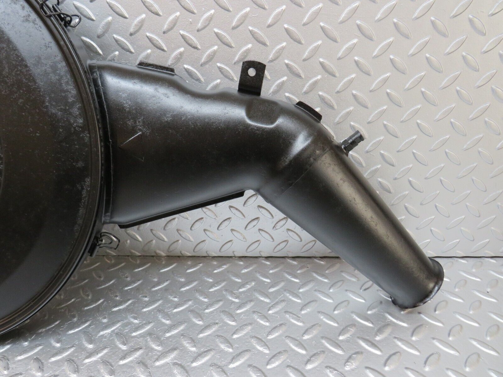 33558 Mercedes-Benz C107 R107 Air Filter Box Housing 0070942702