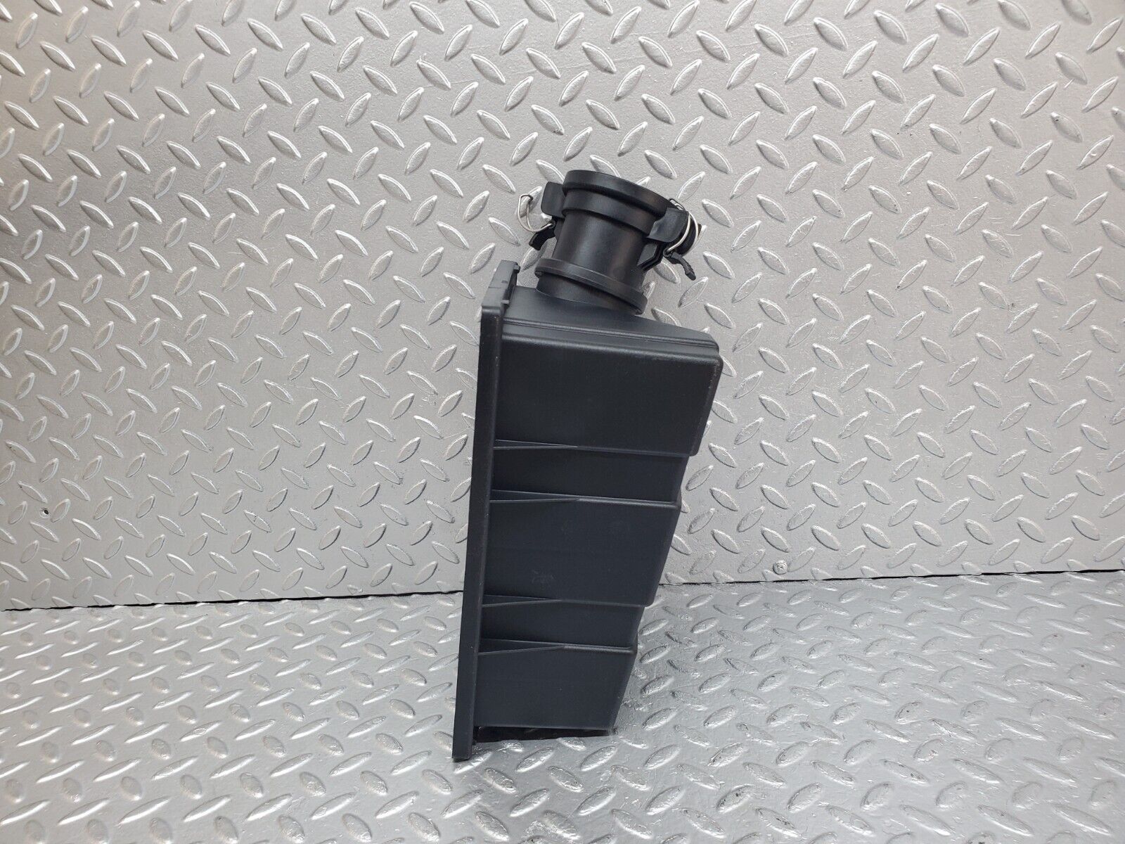 44766 Mercedes-Benz W124 220E Air Filter Box Housing Lid