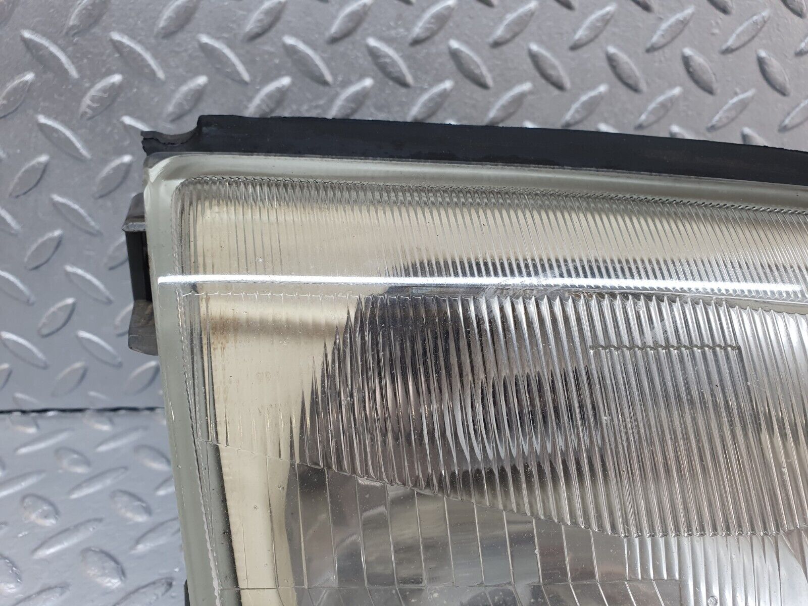 42402 Mercedes-Benz R129 320SL Coupe Headlight Bosch Right 0301090702 1305621236