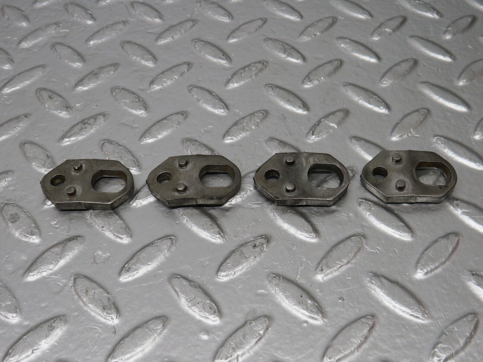 32737 Mercedes-Benz C107 R107 Fuel Injector Bracket Holder 4x