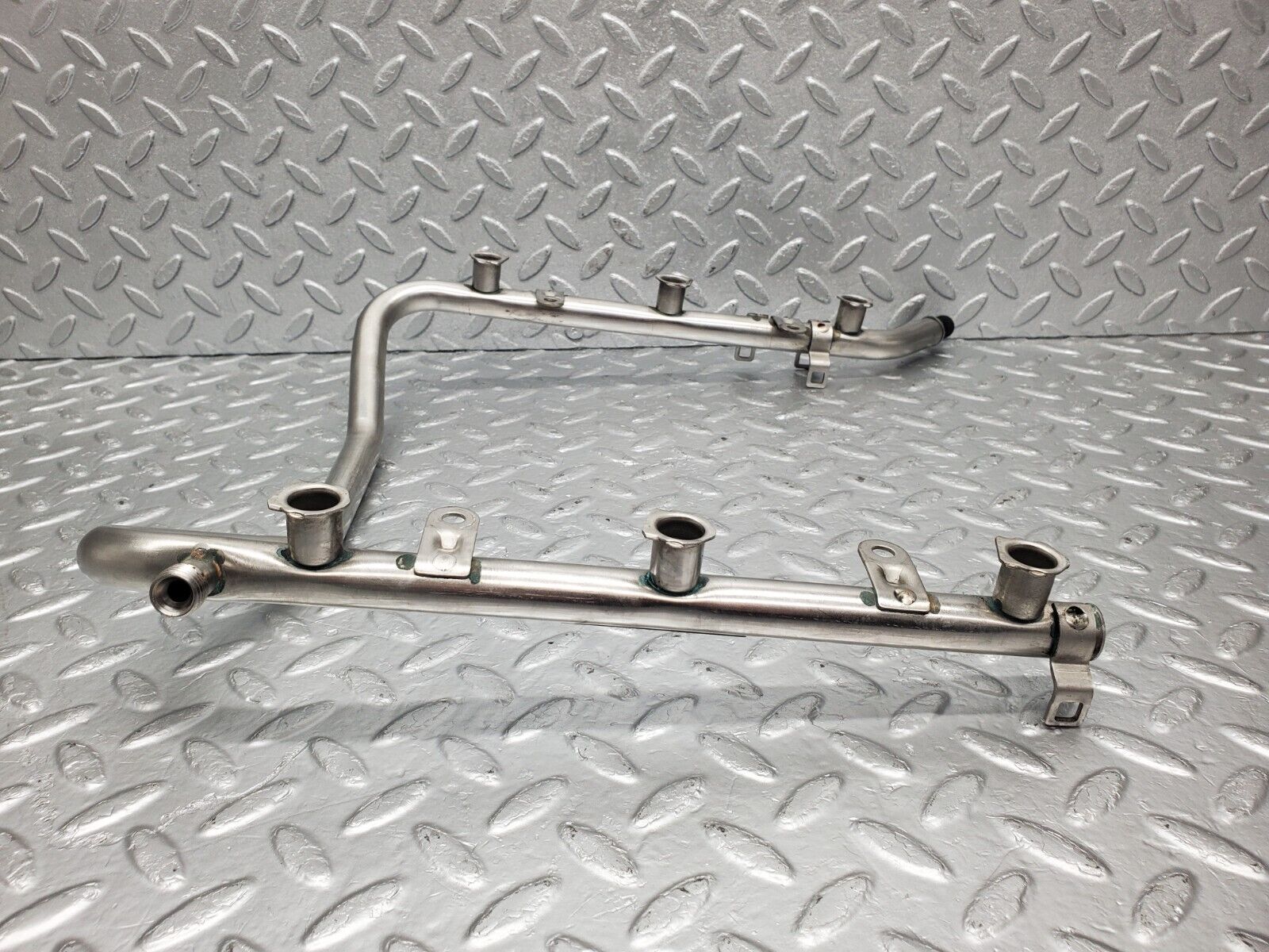 46809 Mercedes-Benz R129 320SL Coupe Fuel Injector Rail 0280151038 1120700095