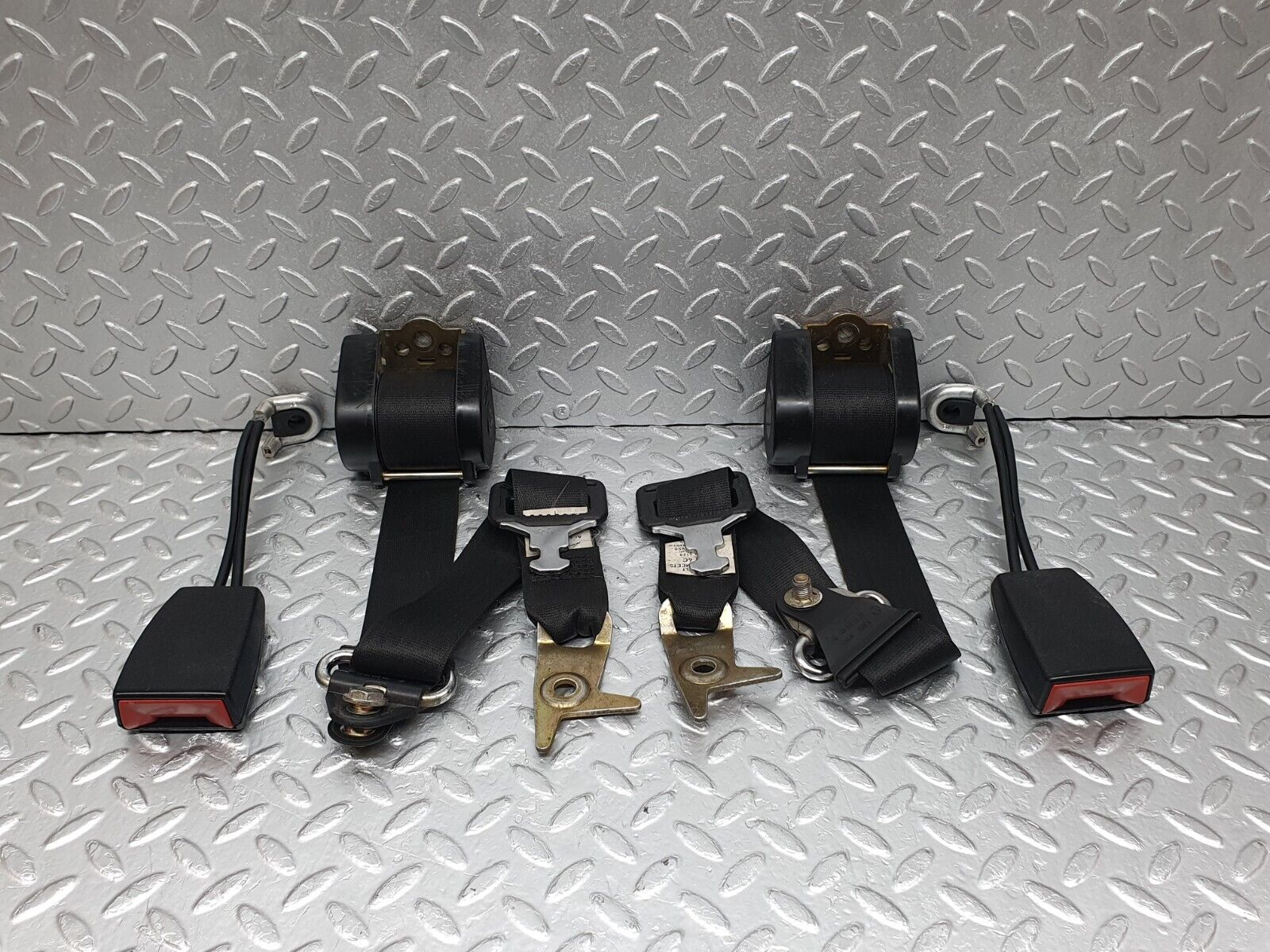 43810 Mercedes-Benz C126 380SEC Coupe Rear Seat Belt Set With Buckles 1268602185 1268602769 1268602869