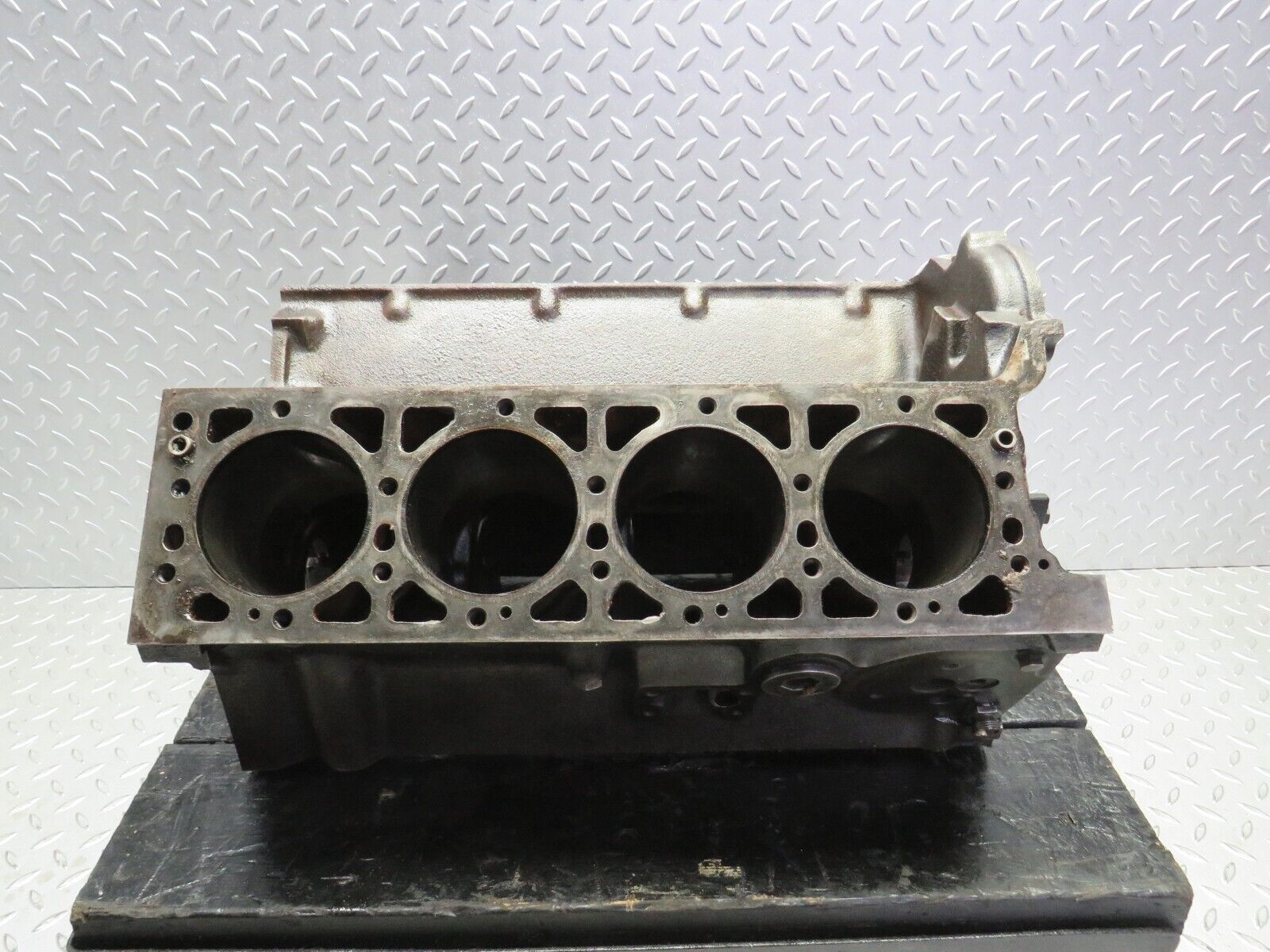 32806 Mercedes-Benz C107 R107 350 V8 Engine Block 1160110601 M116.982