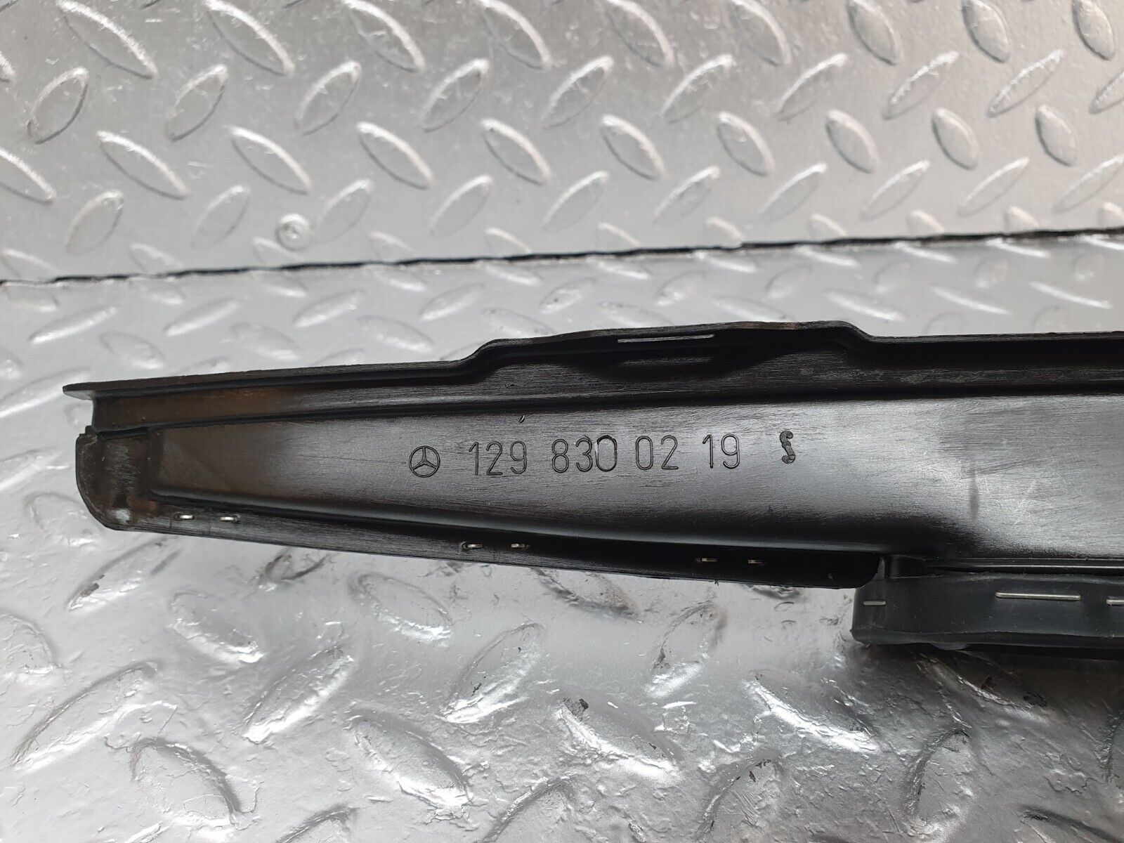 42325 Mercedes-Benz R129 320SL Coupe Dashboard Air Vent Duct 1298300119 1298300219