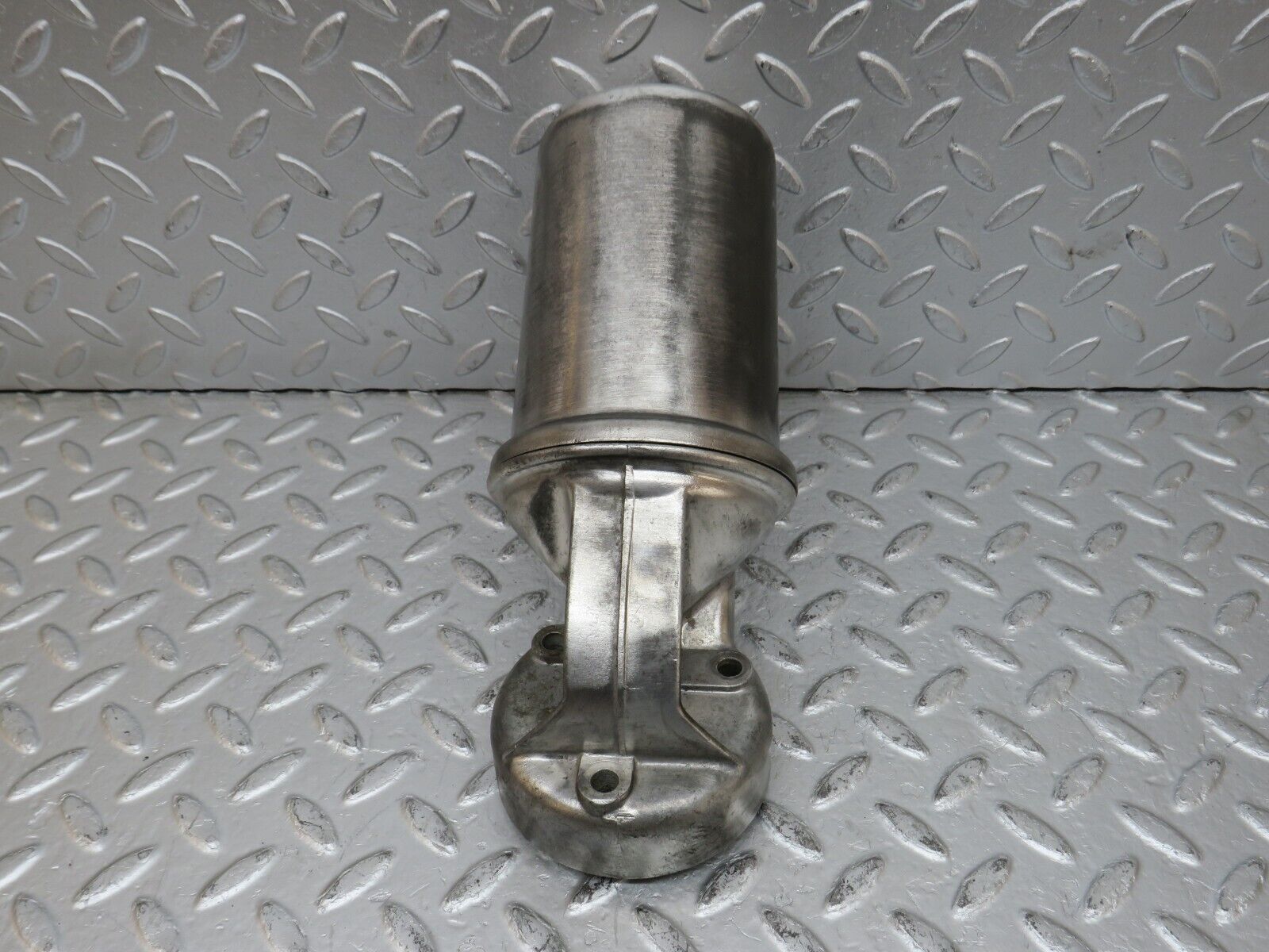 32849 Mercedes-Benz C107 R107 350 V8 Oil Filter Housing 1161840309