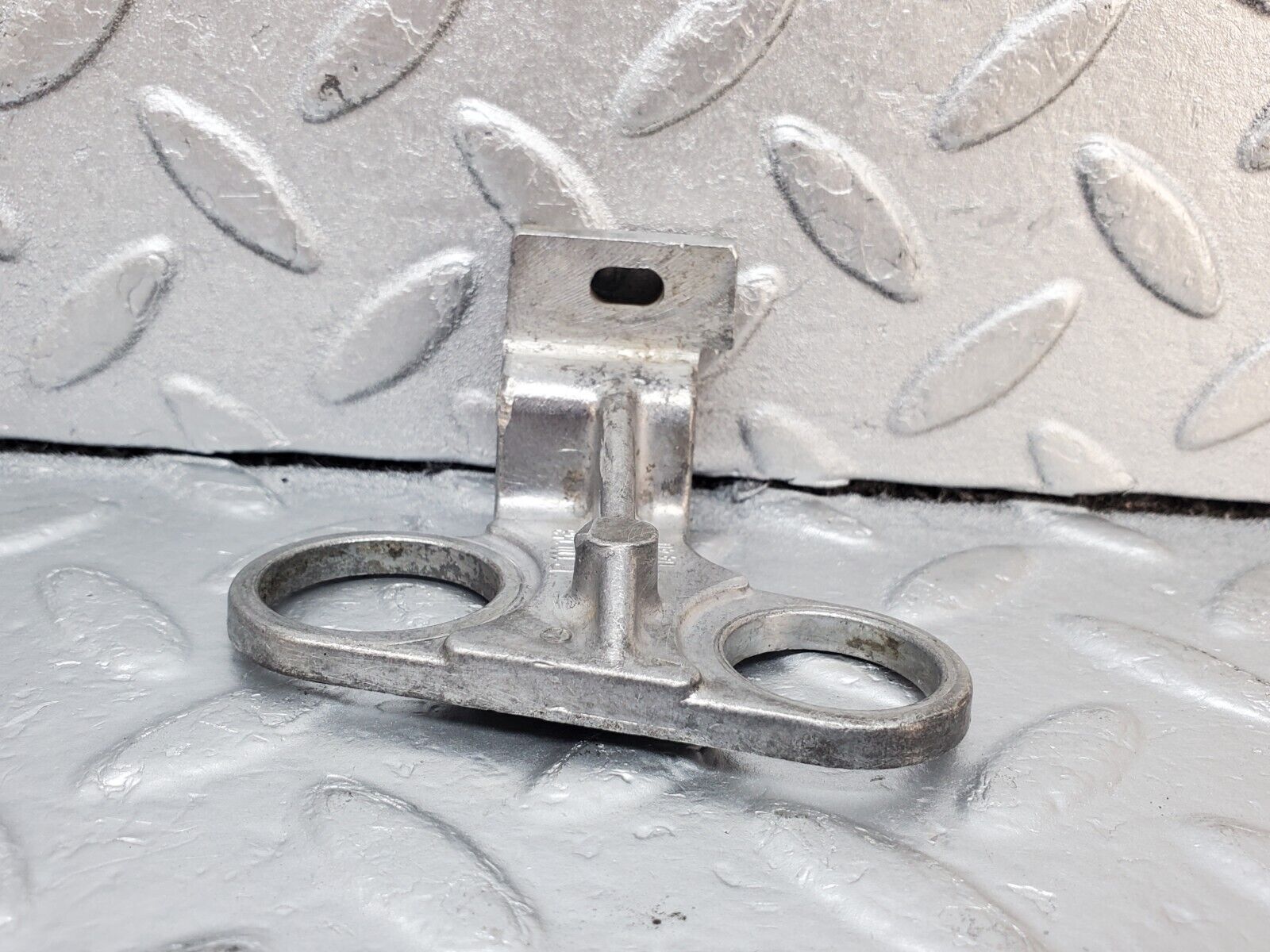 45352 Mercedes-Benz 280E M110.983 Crankshaft Sensor Holder Bracket 1101530440