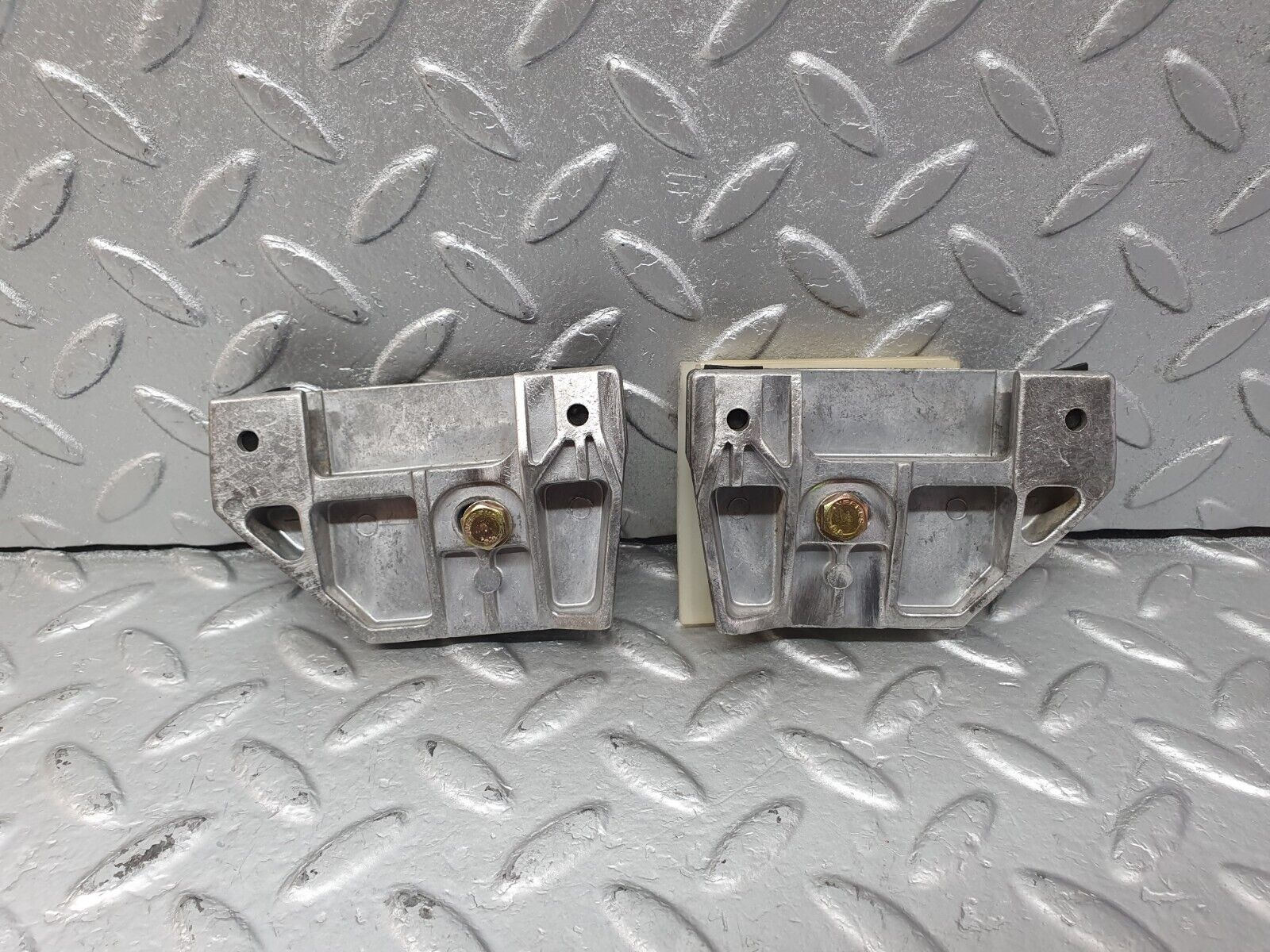 42506 Mercedes-Benz R129 320SL Coupe Door Window Guide Bracket 1247250132 1247250232