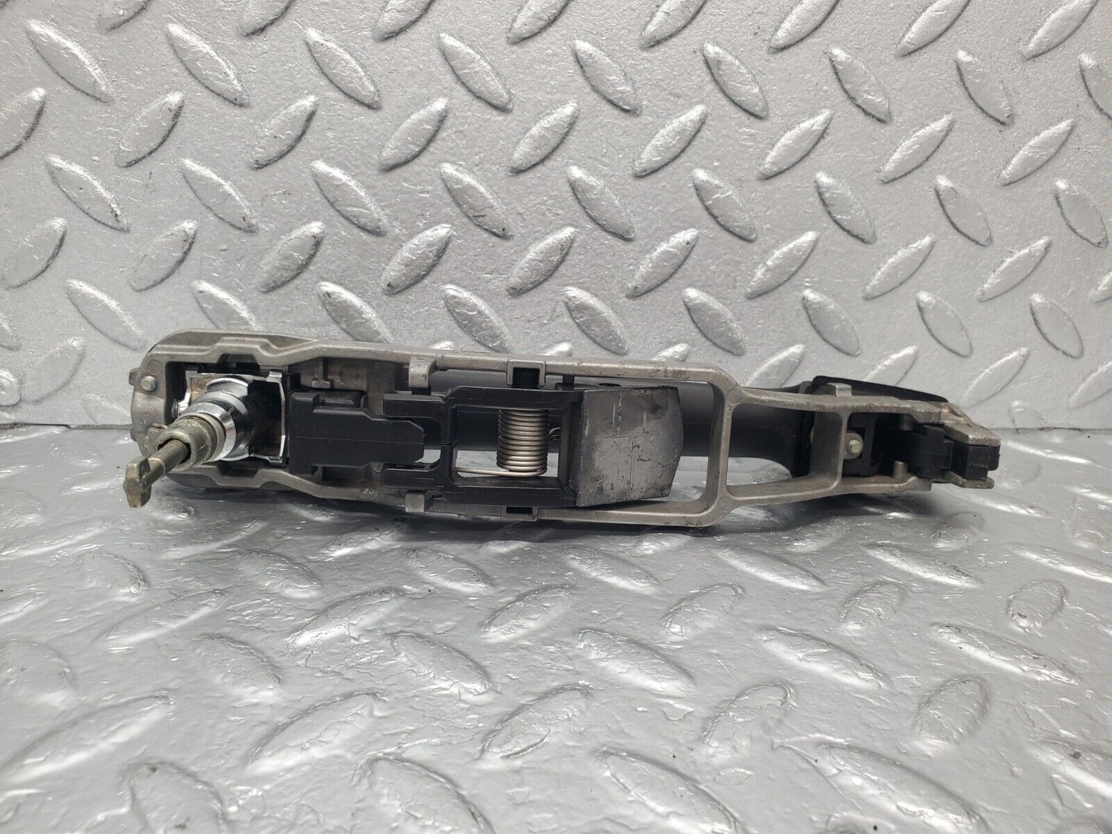 46141 Mercedes-Benz W124 Front Left Exterior Door Handle No Key