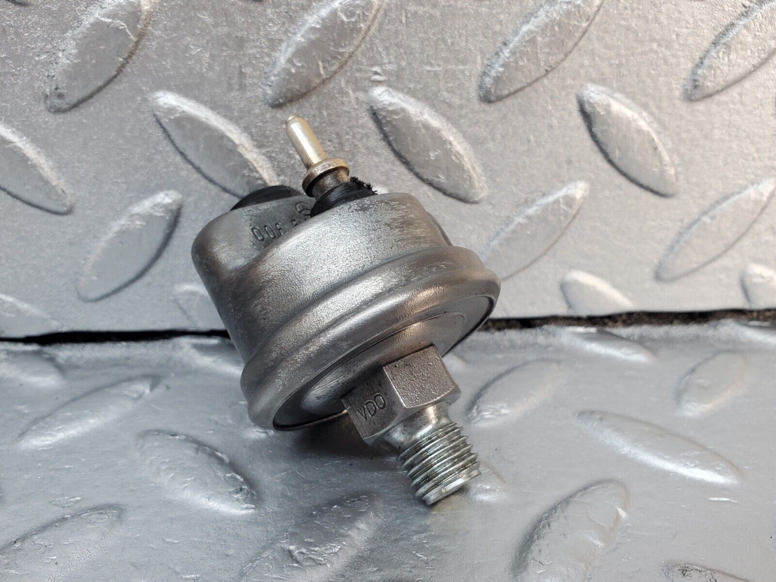 45941 Mercedes-Benz W126 420SE Oil Pressure Sensor VDO 0065429417