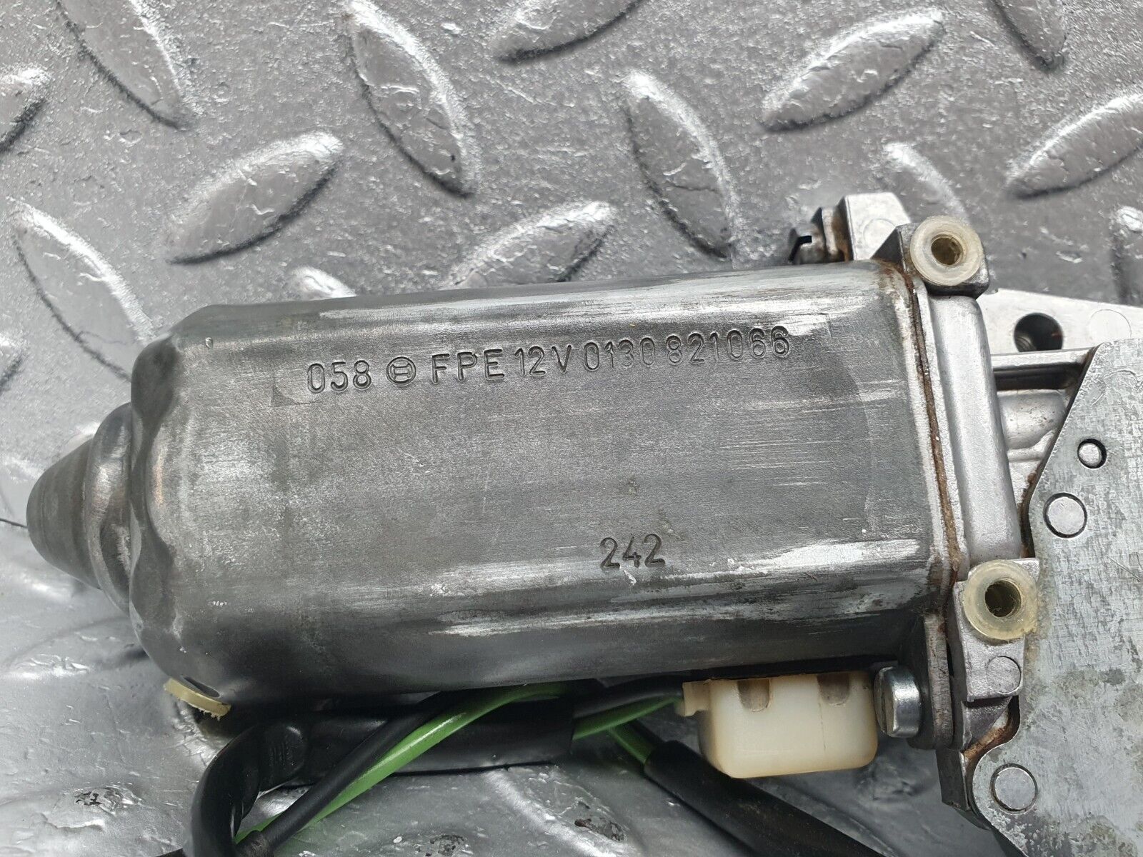 43652 Mercedes-Benz C126 380SEC Coupe Rear Right Power Window Regulator Motor Bosch