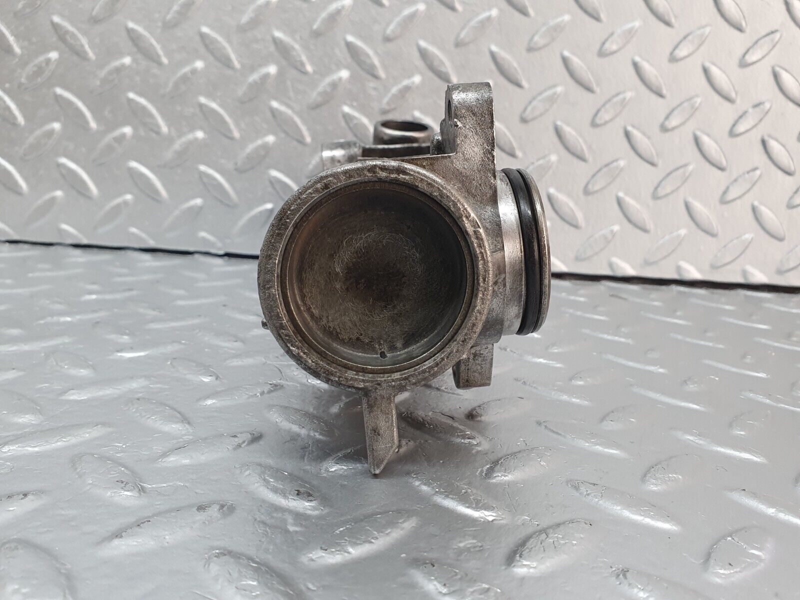 41897 Mercedes-Benz W202 C200 Thermostat Housing 1112030473