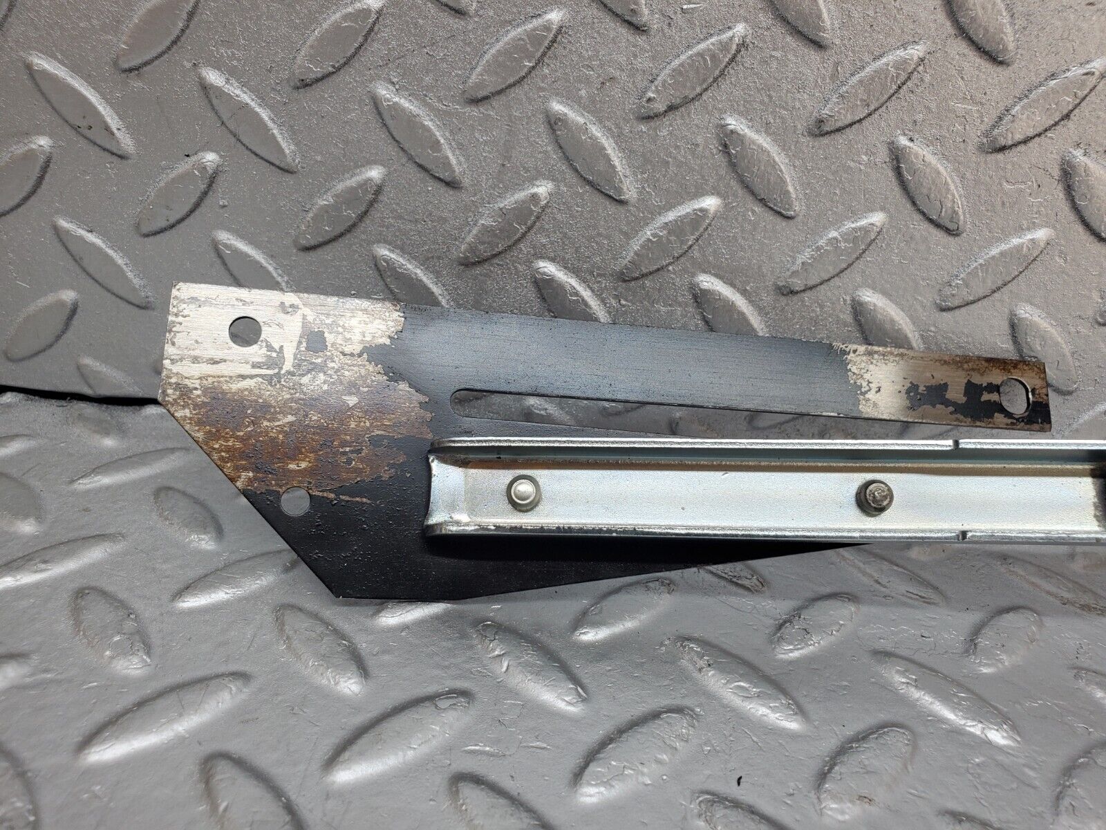 44415 Mercedes-Benz W123 280E Front Left Seat Sliding Adjust Handle