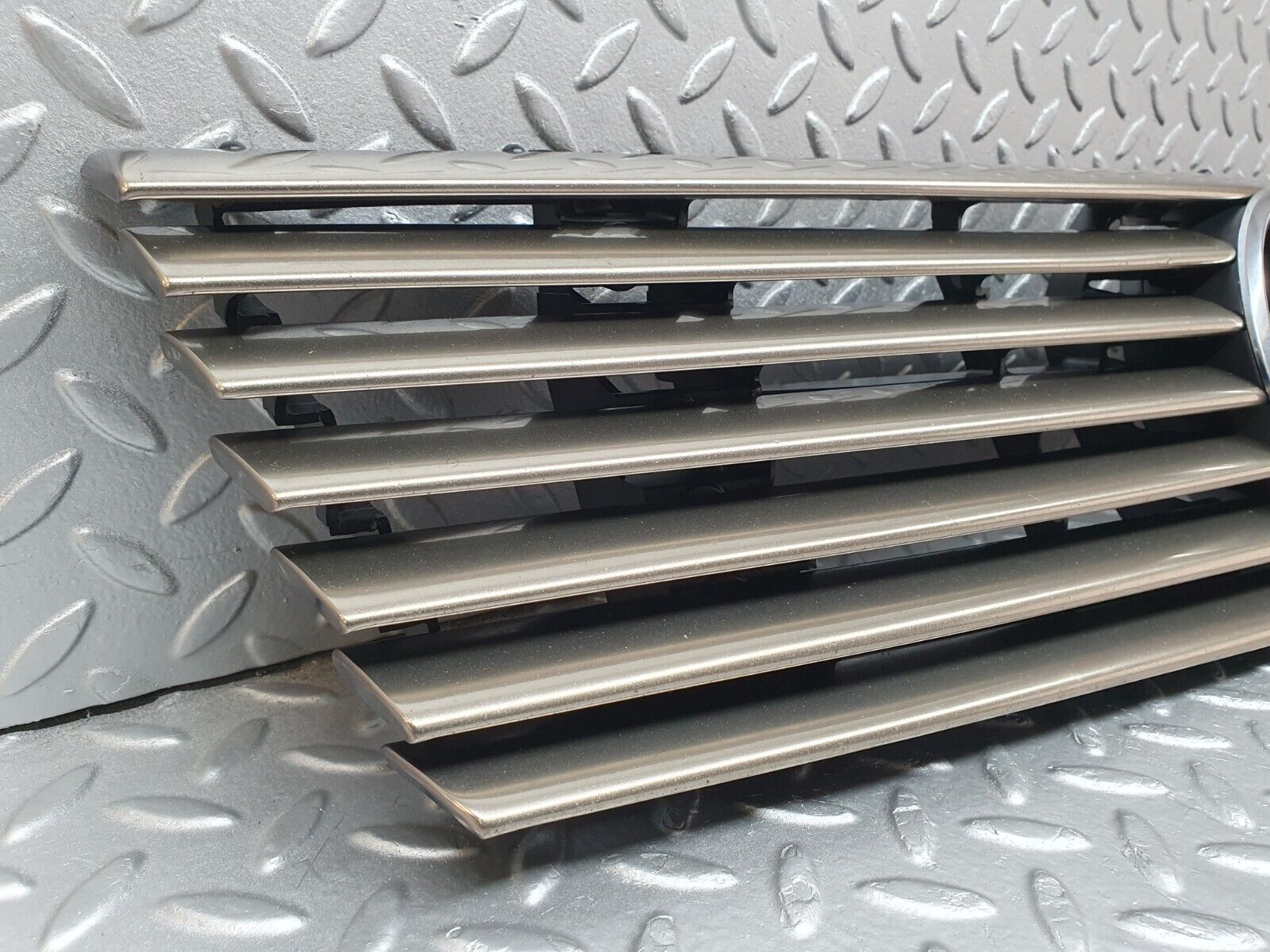 42175 Mercedes-Benz R129 320SL Coupe Bonnet Grill 7 Slat 1298800185