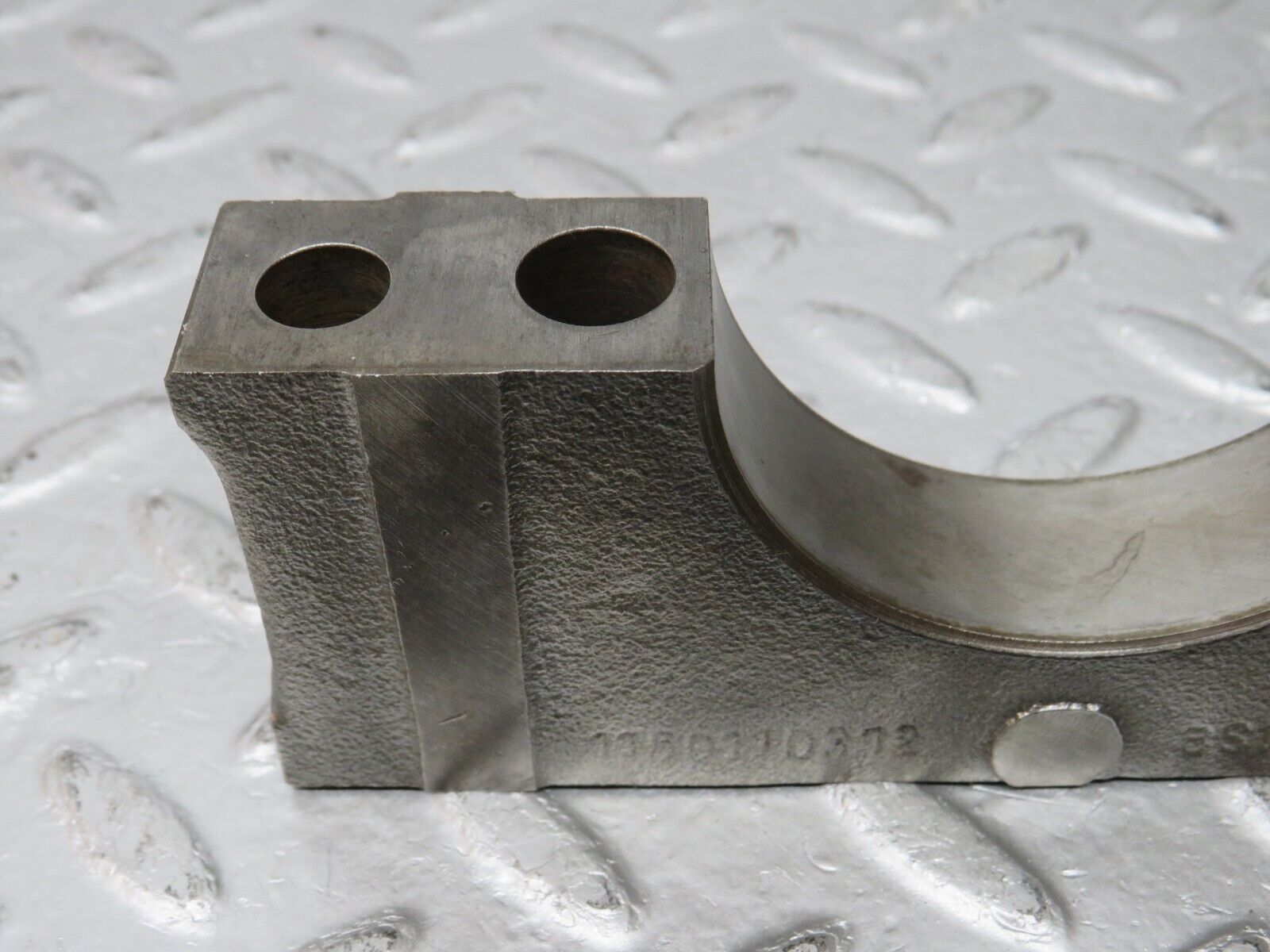 32870 Mercedes-Benz C107 R107 350 V8 Crankshaft Bearing Block 1160110312