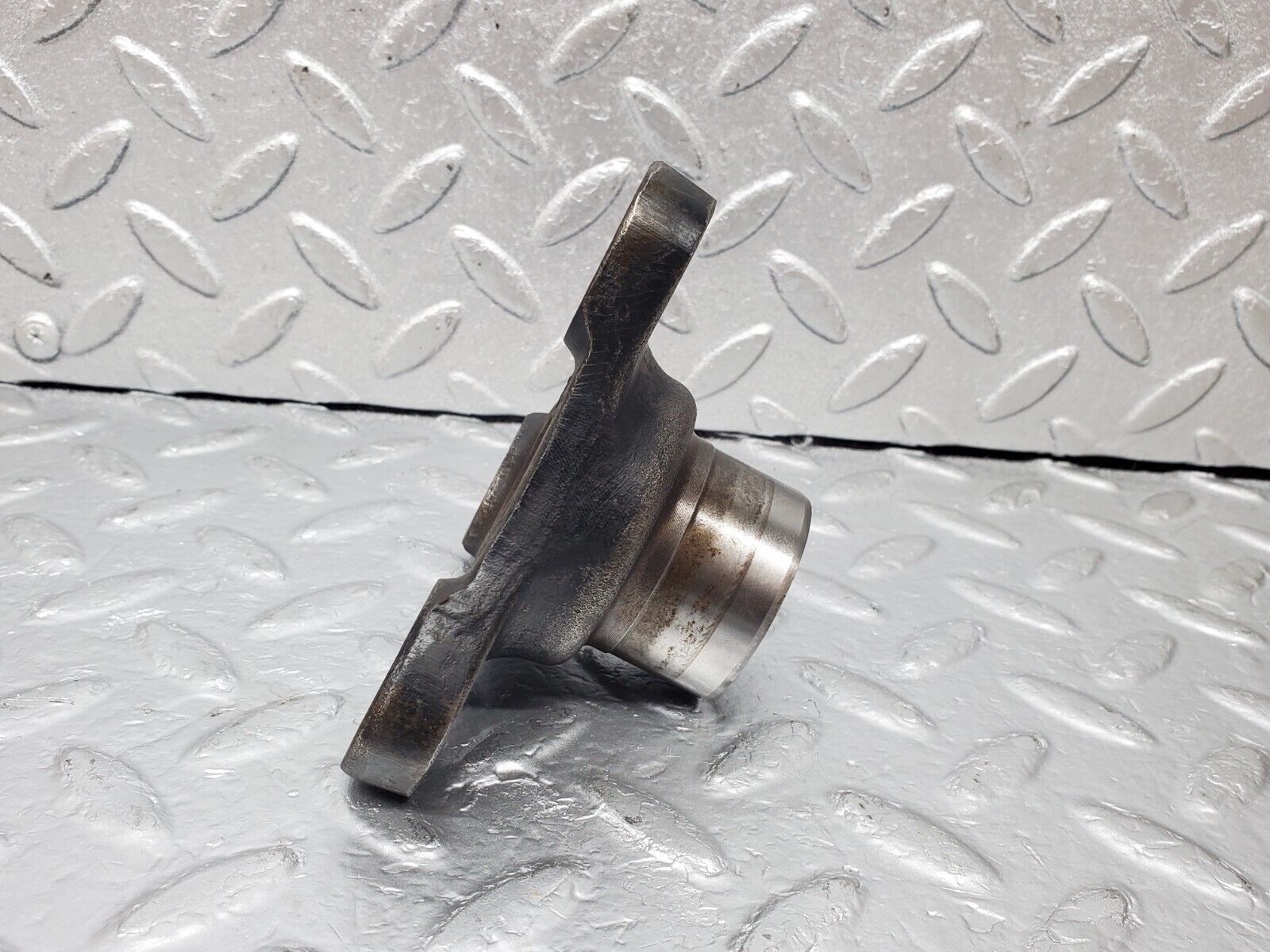 44564 Mercedes-Benz W123 280E Automatic Gearbox Rear Flange 722.309