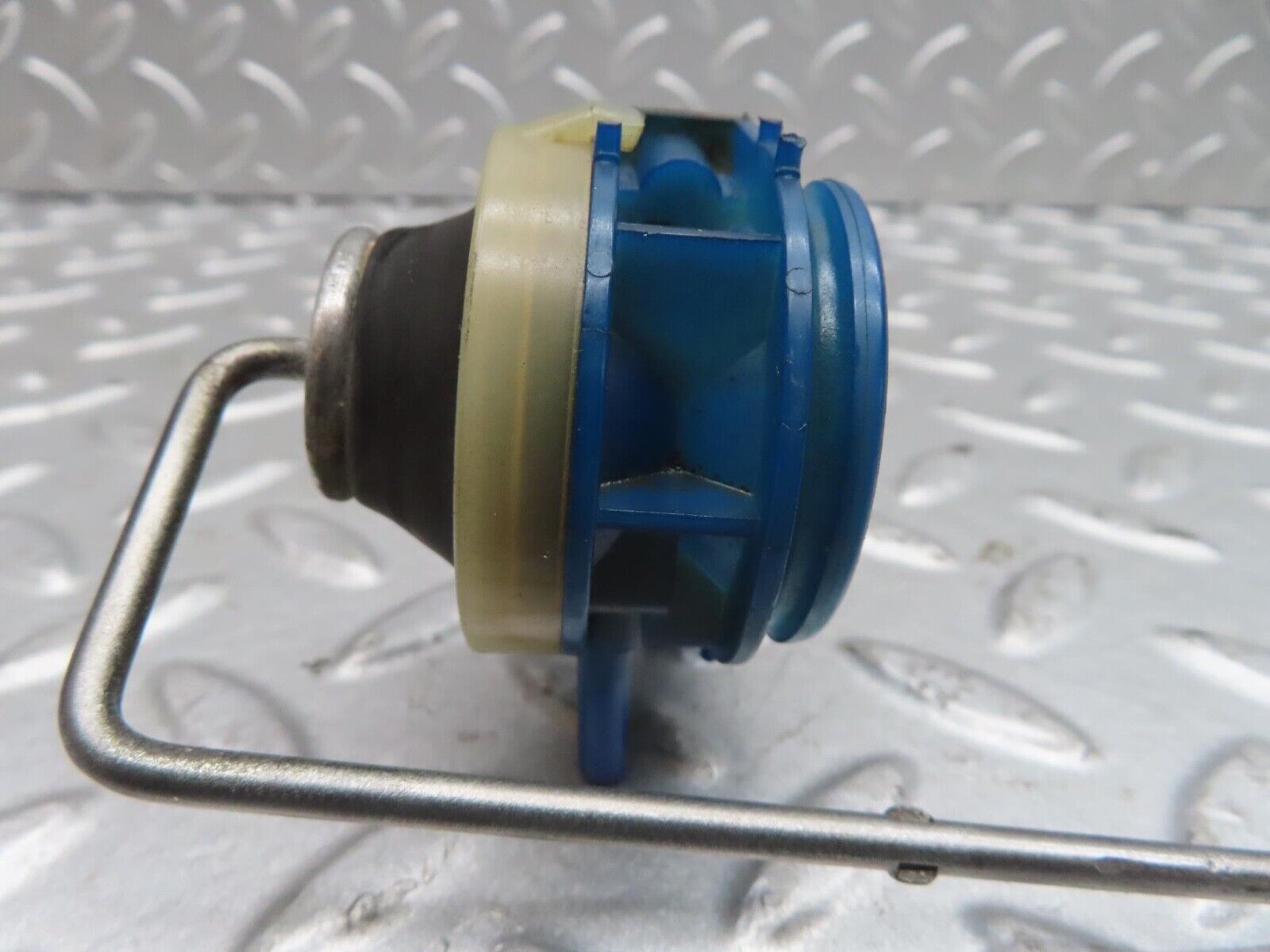 13908 Mercedes-Benz C107 280SLC Fuel Tank Flap Vacuum Lock Actuator