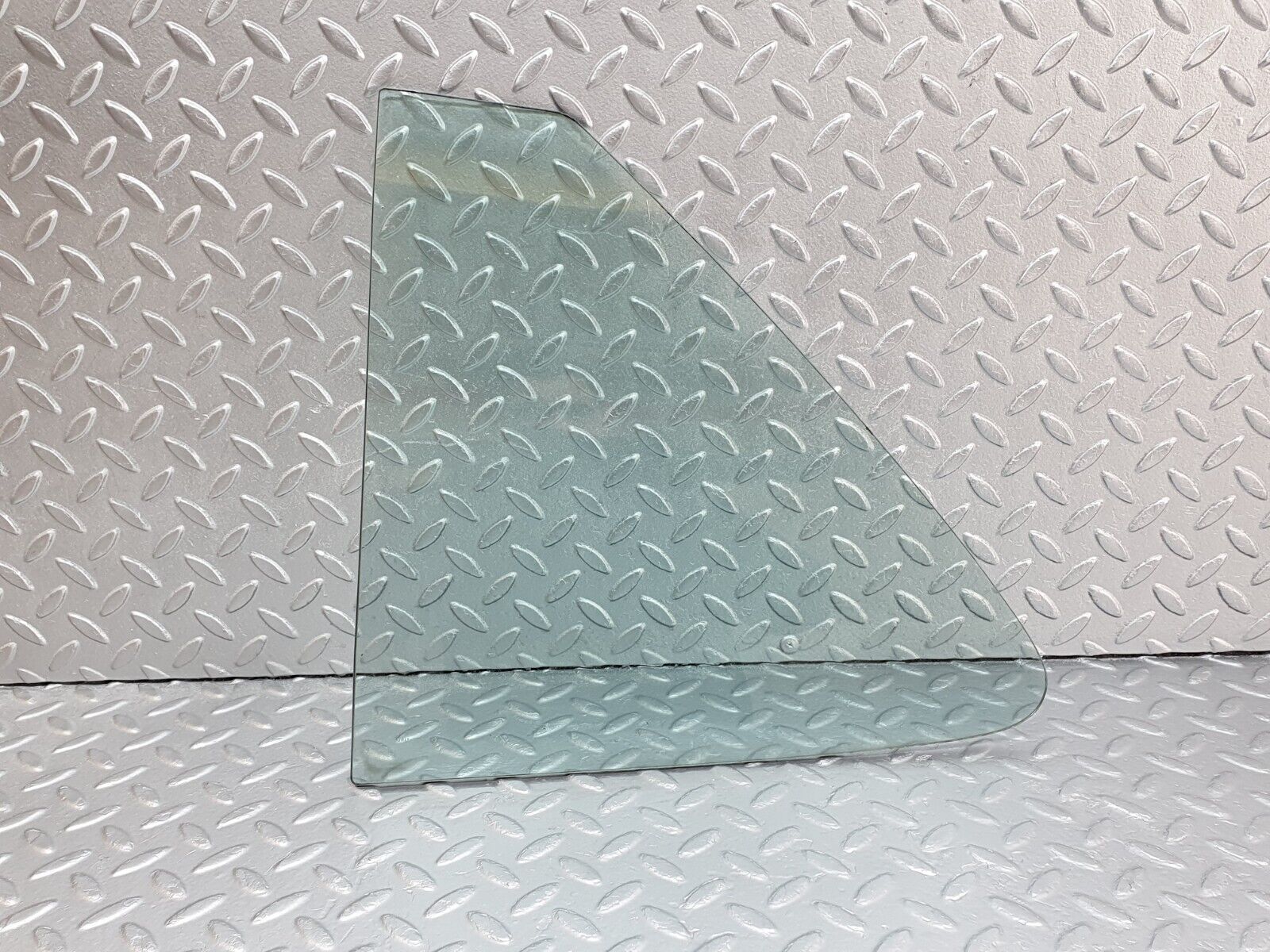 43060 Mercedes-Benz R107 Hardtop Quarter Window Glass Right Side