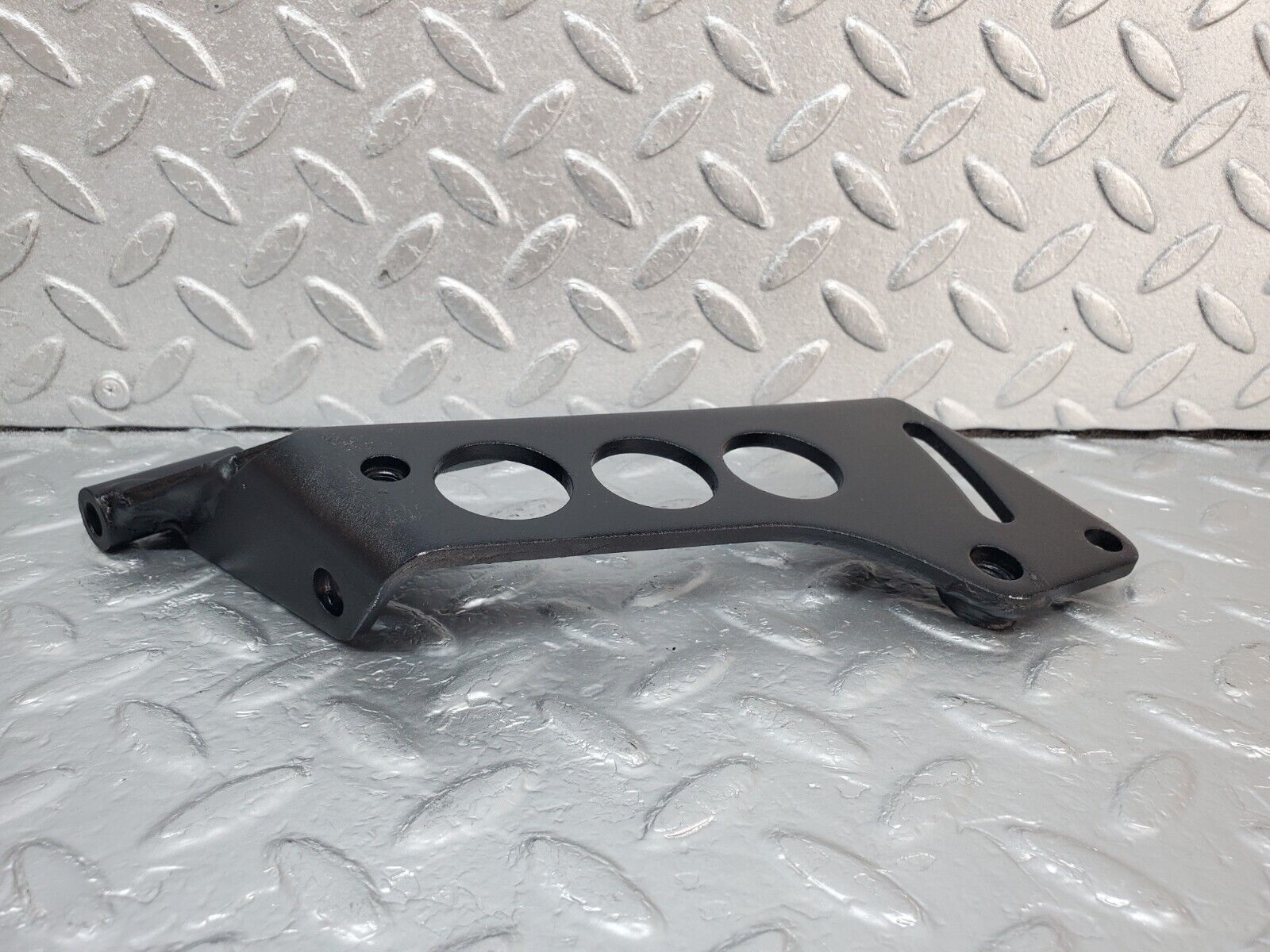 45410 Mercedes-Benz 280E M110.983 Power Steering Pump Bracket