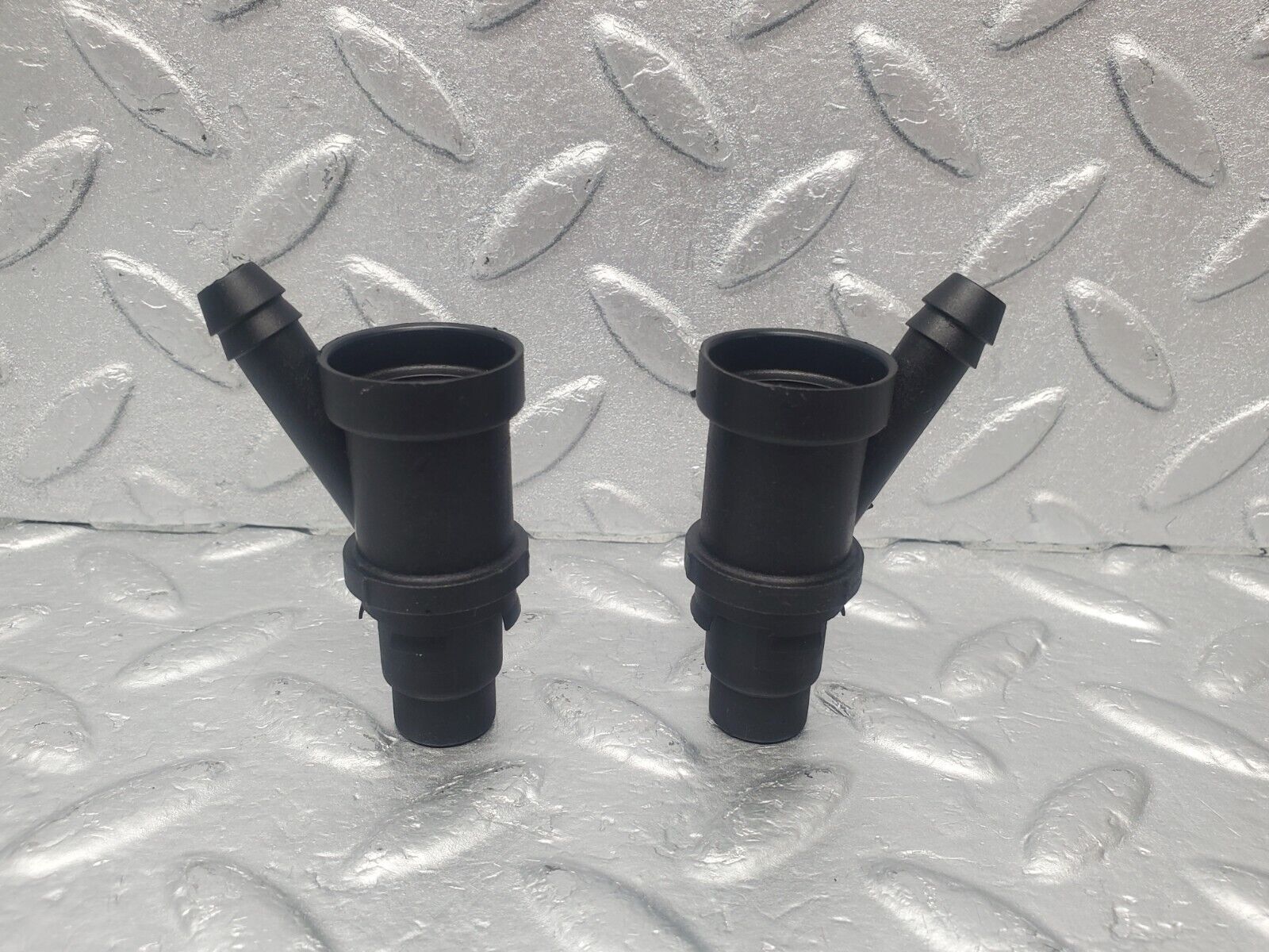 46039 Mercedes-Benz W126 420SE Fuel Injector Holder 2X