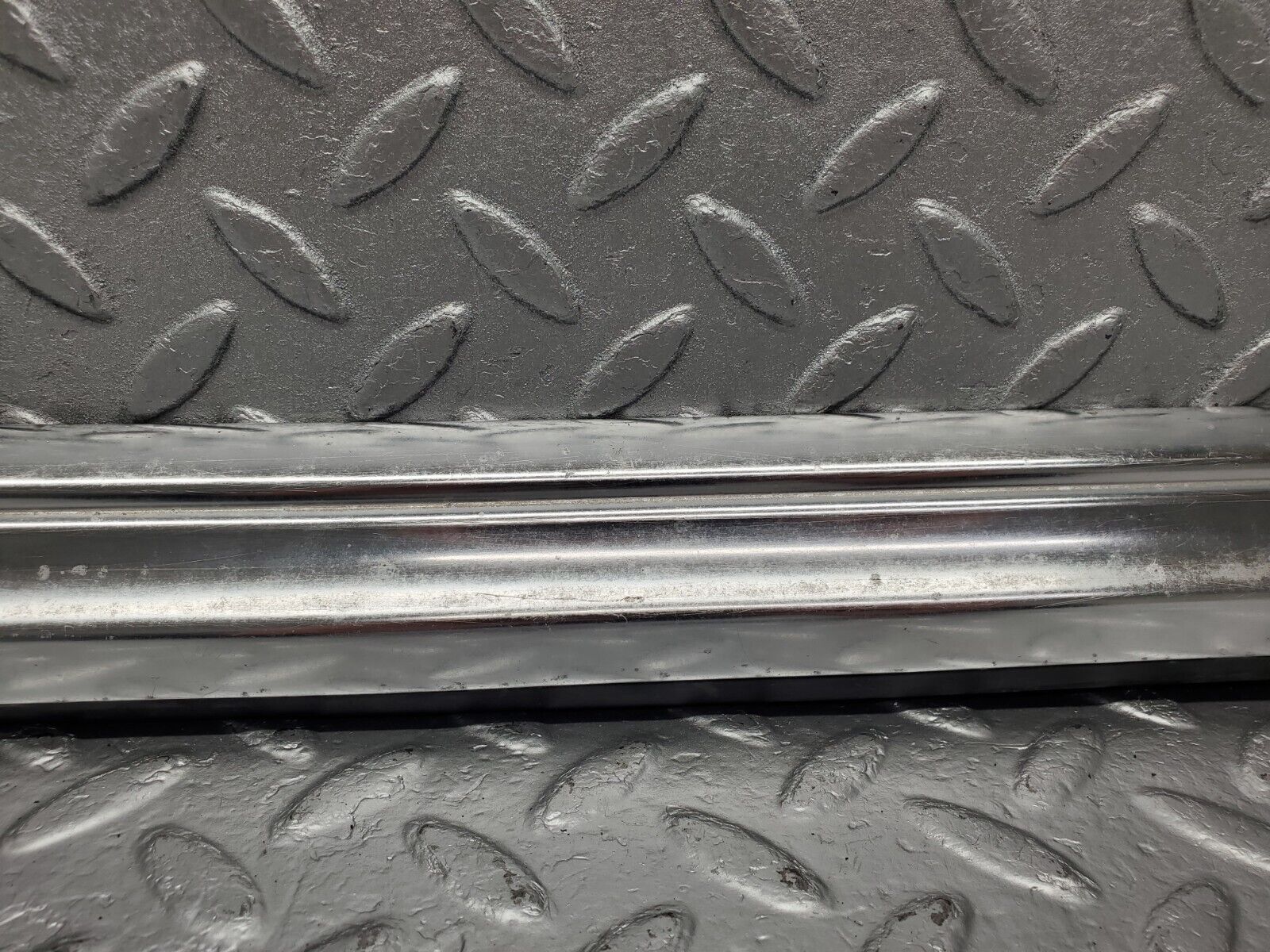 46431 Mercedes-Benz C123 280CE Coupe Left Door Chrome Moulding Trim