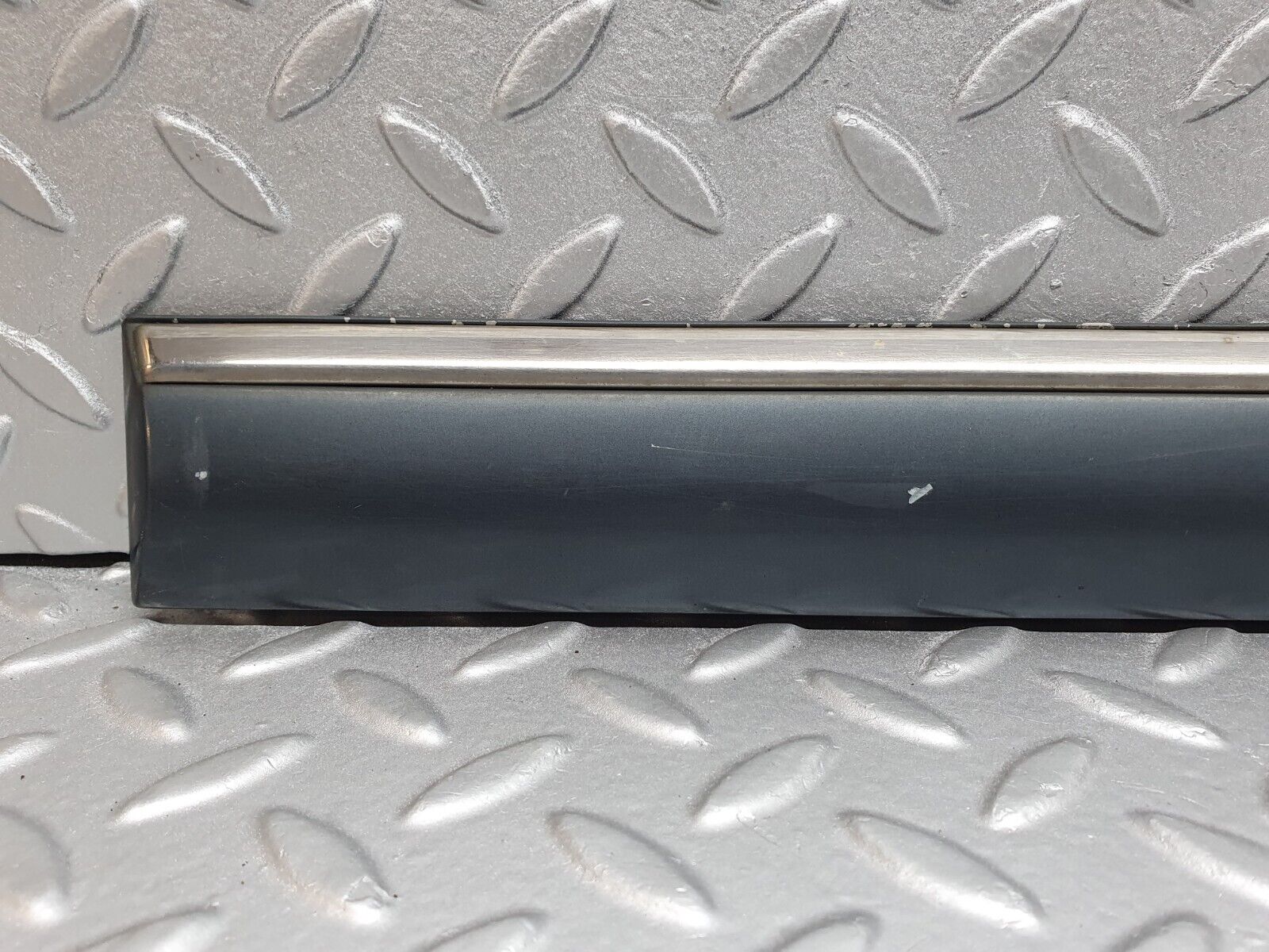 41805 Mercedes-Benz W202 C200 Front Left Door Centre Moulding Trim 2026909362