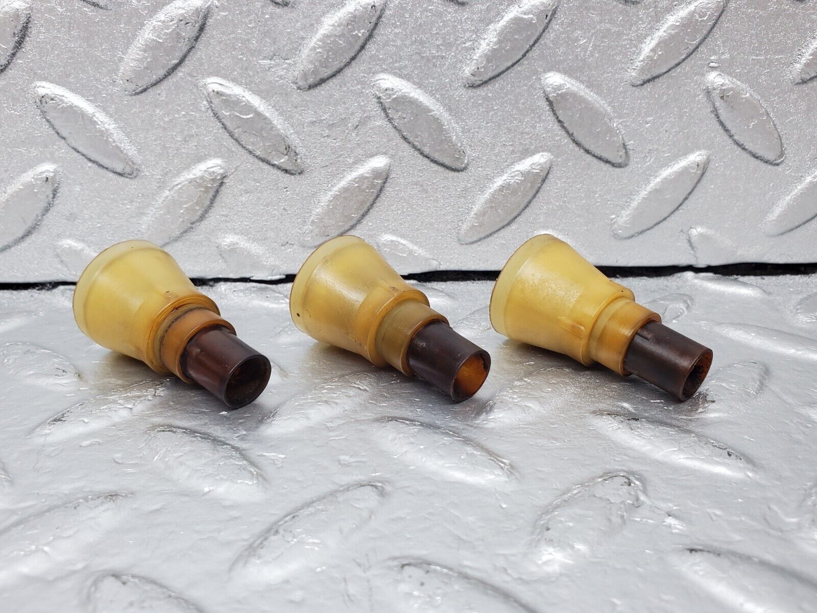 45444 Mercedes-Benz 280E M110.988 Fuel Injector Holder Set Plastic