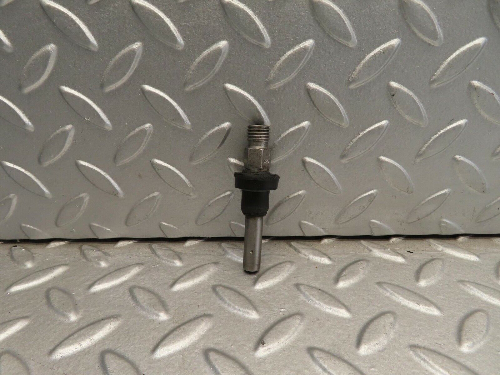 11736 Mercedes-Benz R107 450SL Fuel Injector Bosch