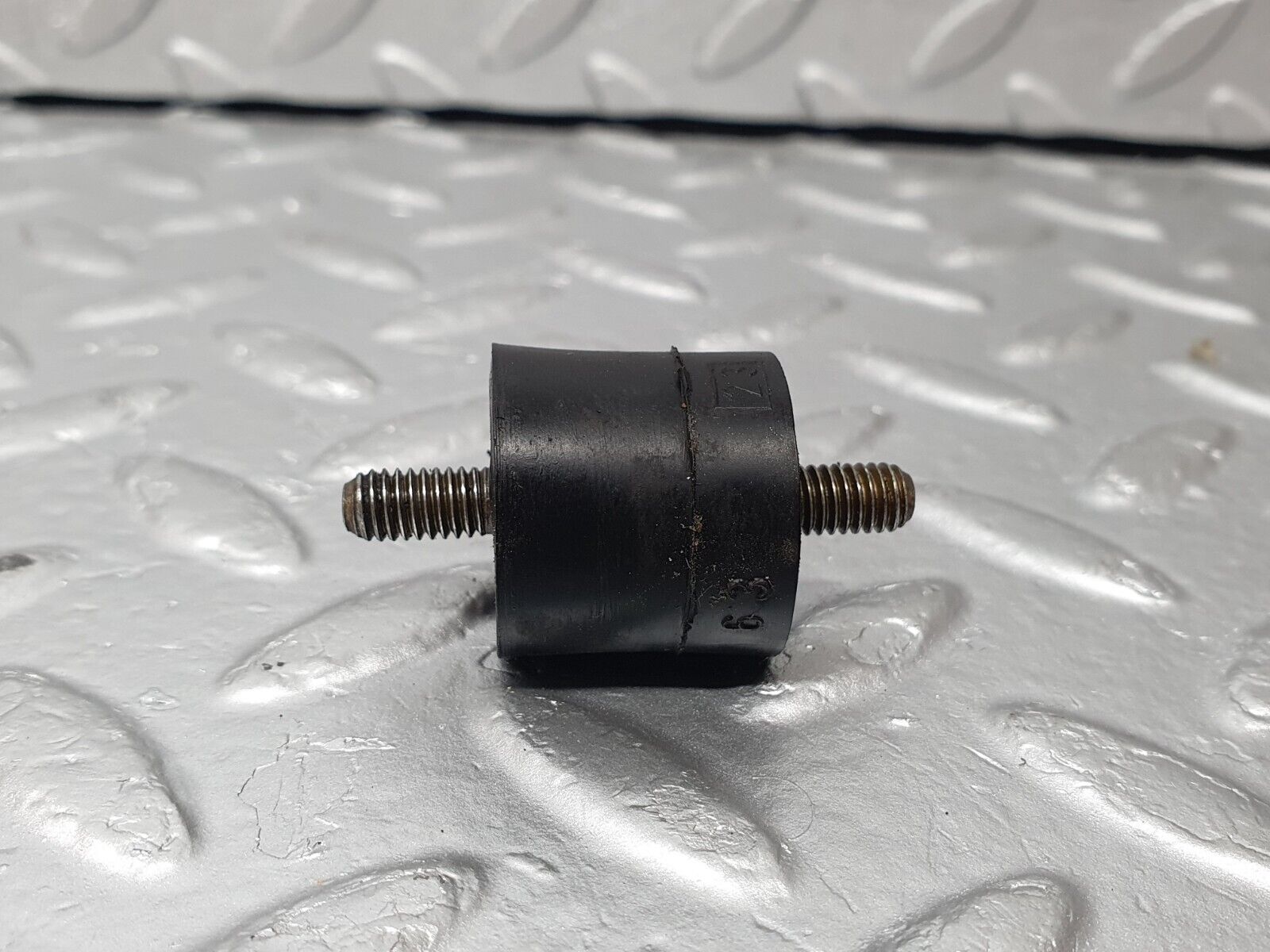 43831 Mercedes-Benz C126 380SEC Coupe Air Filter Box Housing Holder 4x