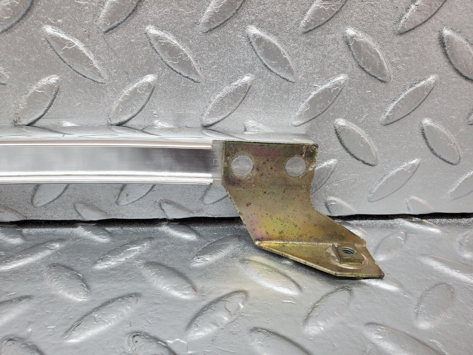 45814 Mercedes-Benz W126 420SE Rear Right Chrome Window Channel 1267300219