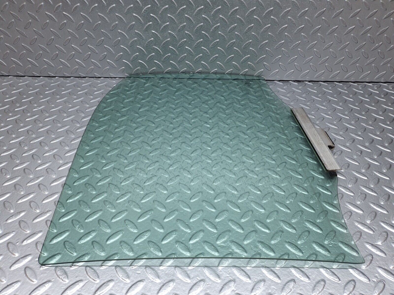 41992 Mercedes-Benz W202 C200 Rear Right Door Window Glass