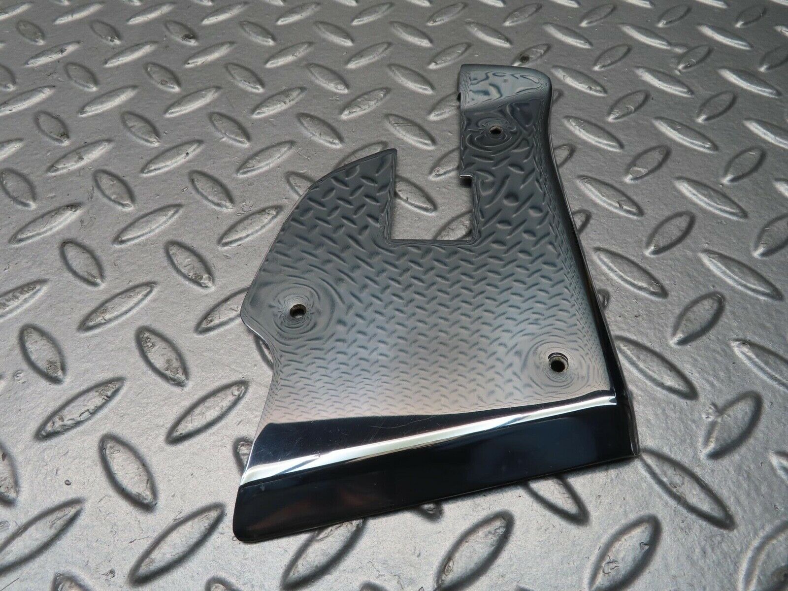 11689 Mercedes-Benz R107 450SL Left Door Chrome Cover