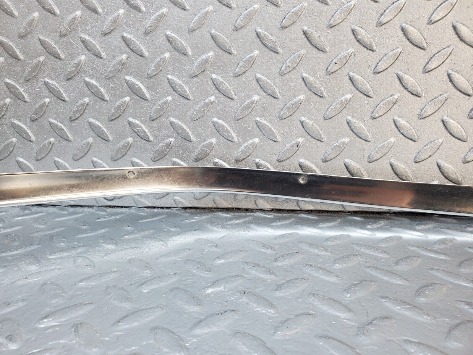 45995 Mercedes-Benz W126 420SE Roof Chrome Trim Right Side