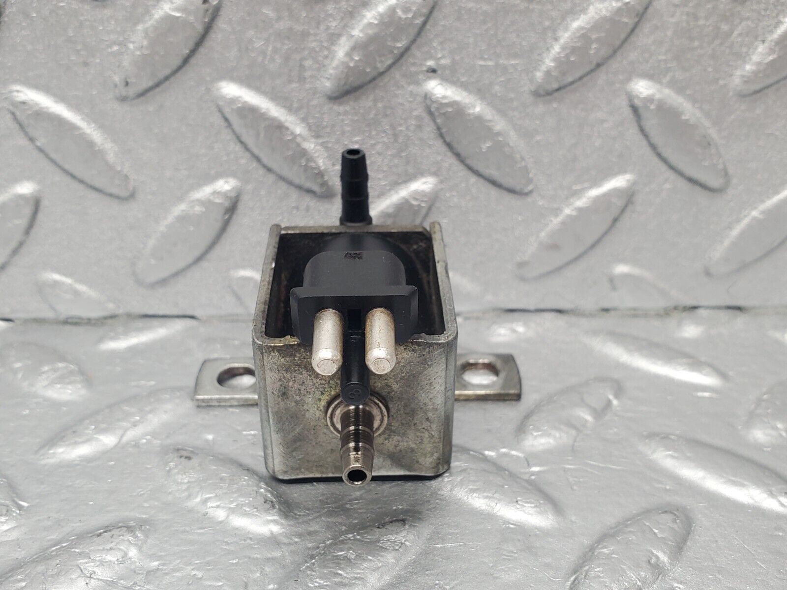 46213 Mercedes-Benz W124 280E Vacuum Control Valve 0015408697