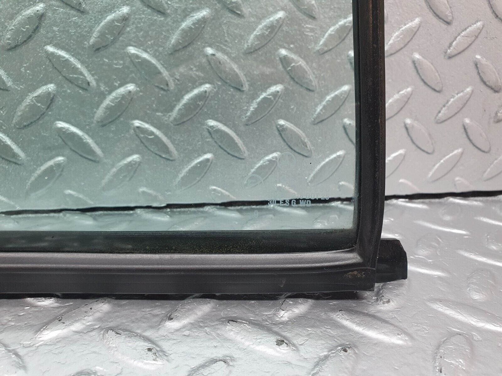 42870 Mercedes-Benz W201 190 2.0L Rear Right Quarter Window Glass 2017350624